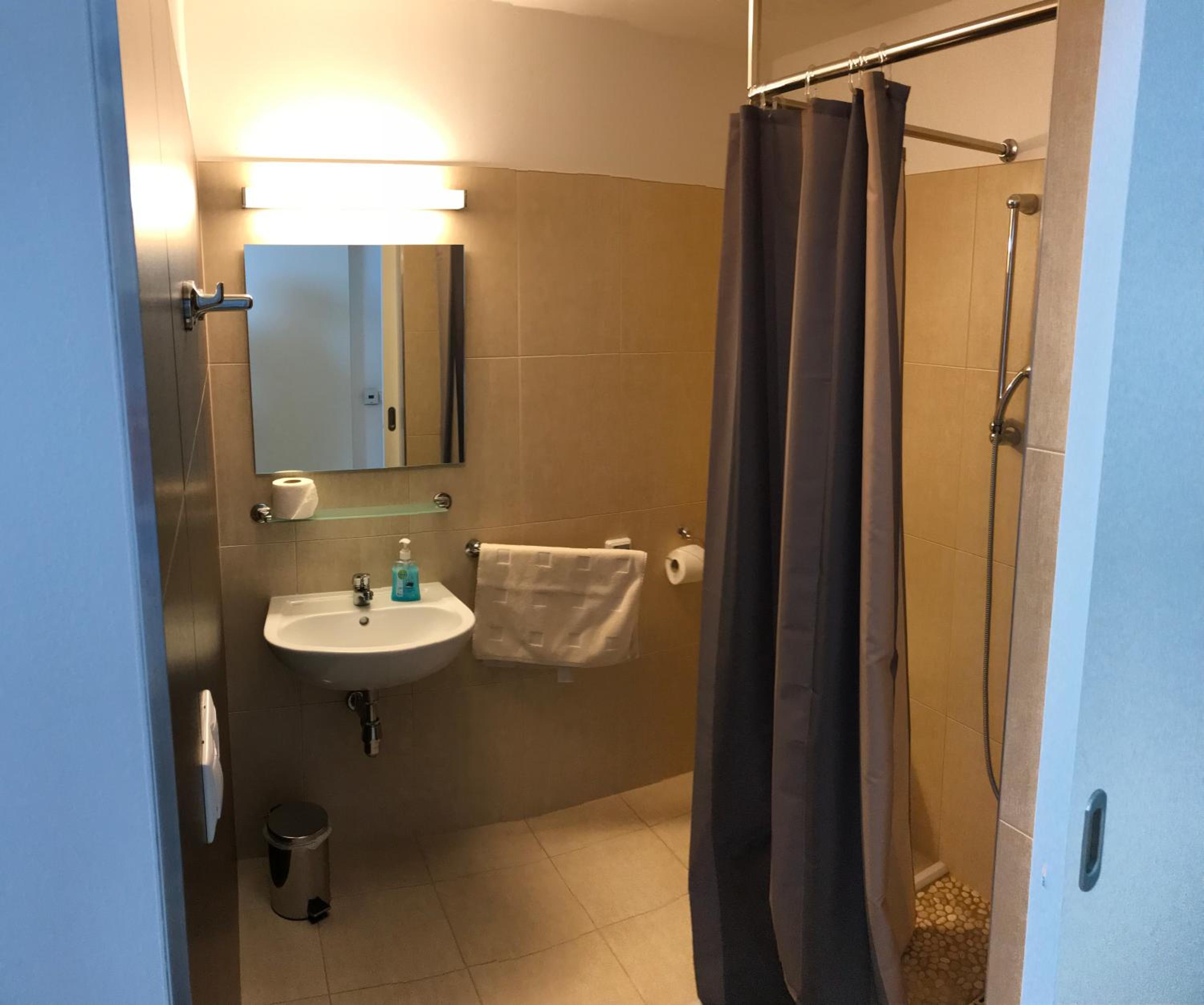 Standard Twin Room photo 3