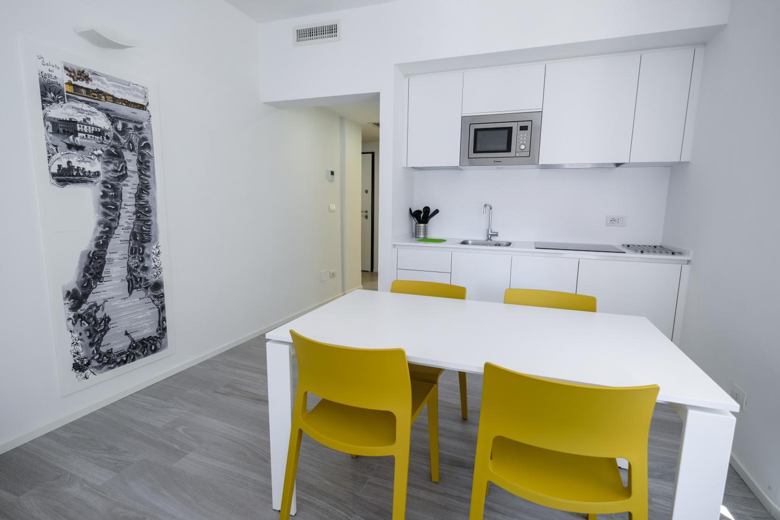 Two-Bedroom Apartment with Lake View photo 2