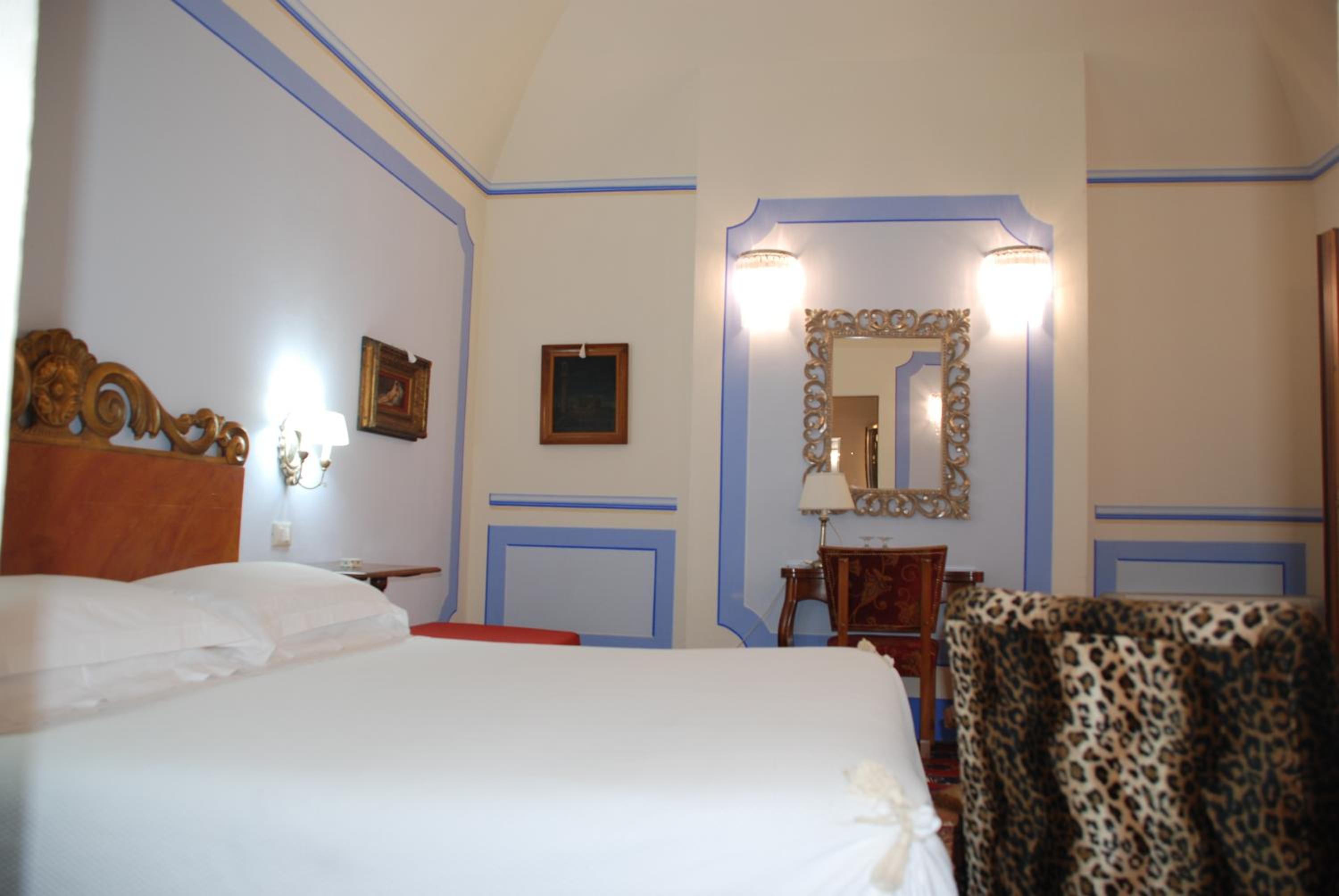 Double or Twin Room - Photo 3
