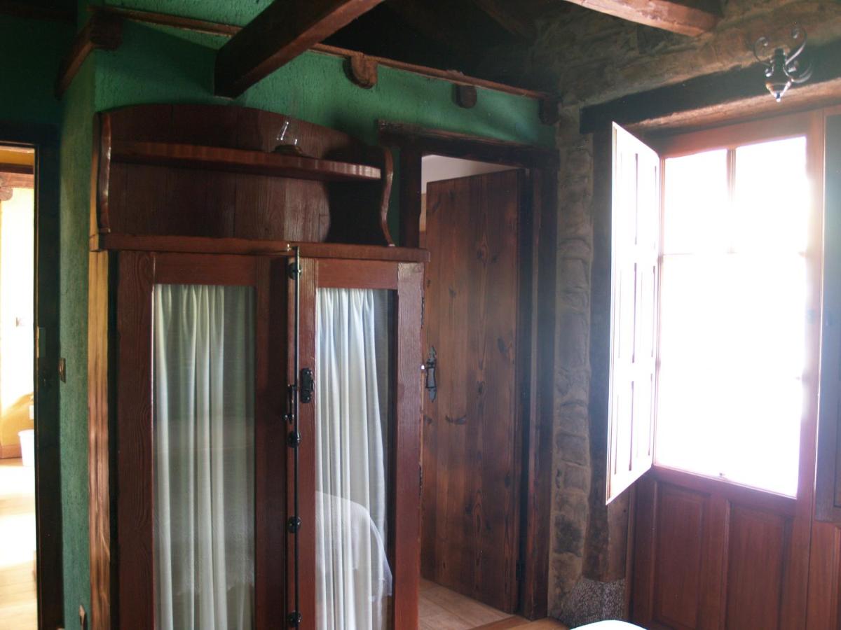 Queen Room with Balcony photo 1