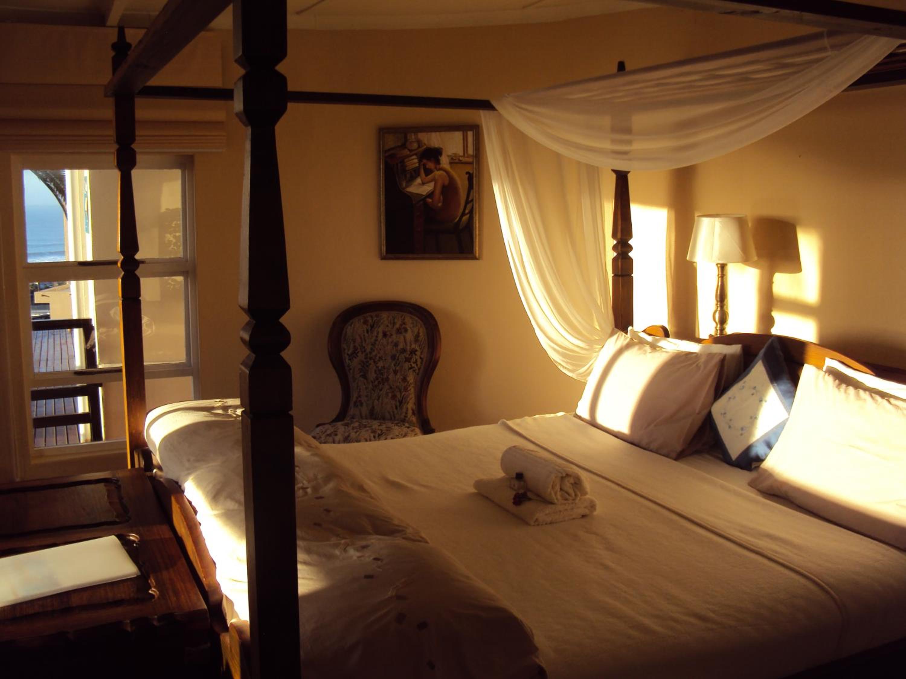 Double Room with Four Poster Bed - Photo 1