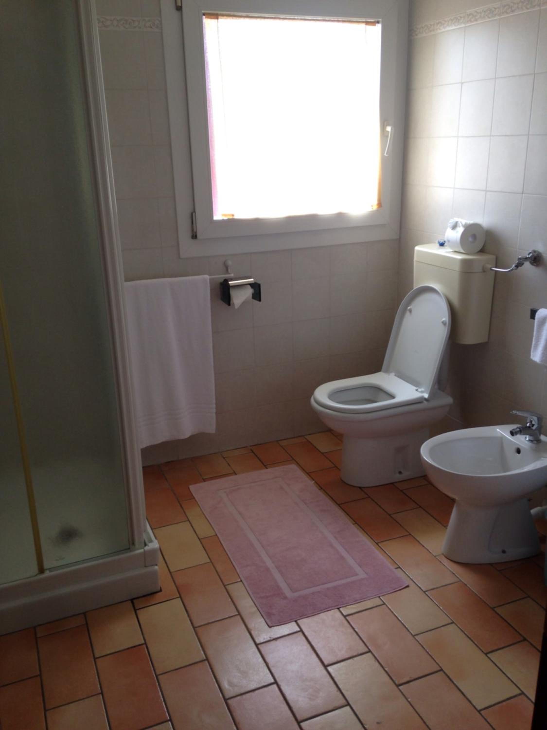 Double or Twin Room - Photo 4