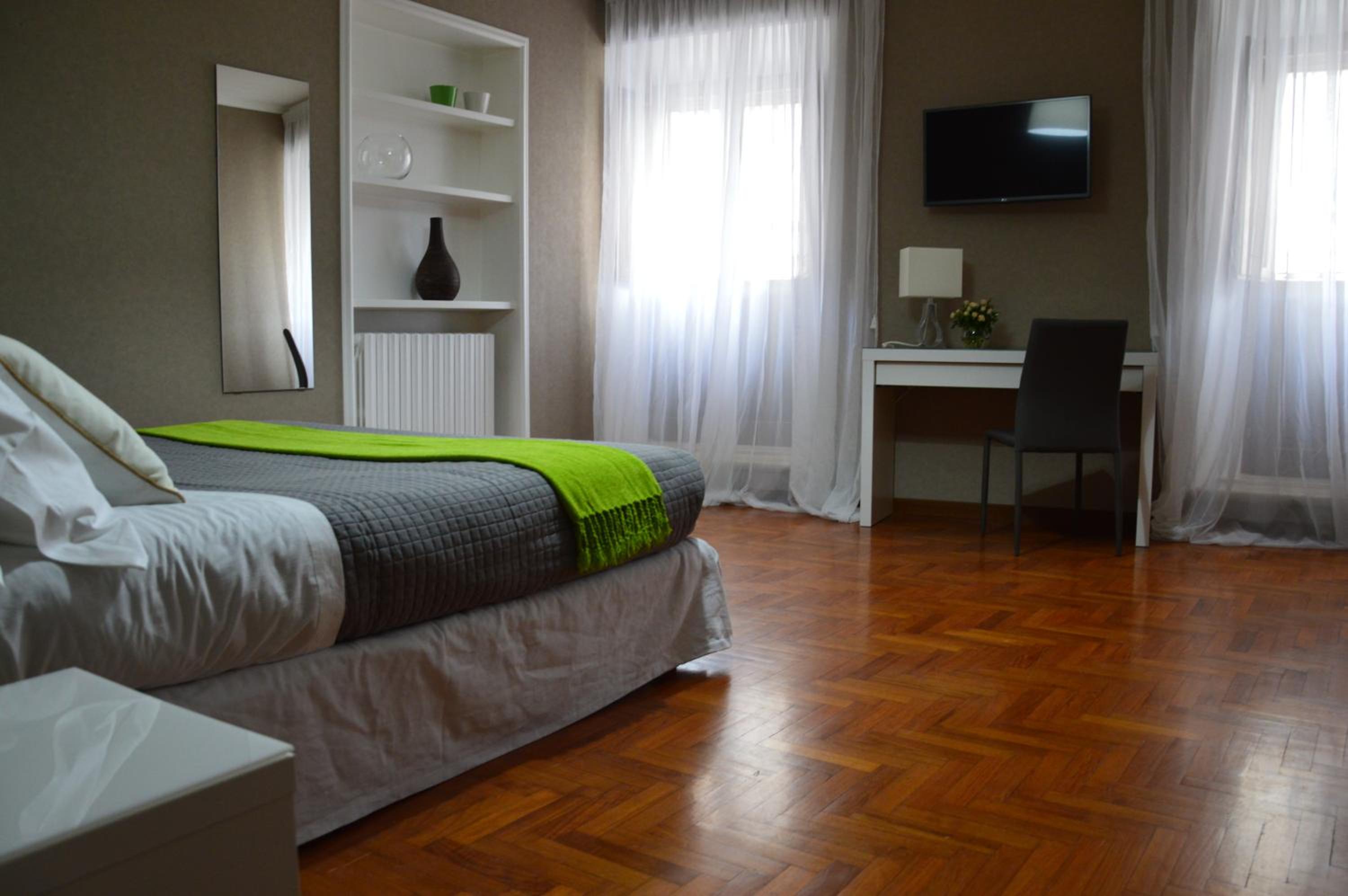 Deluxe King Room photo 3