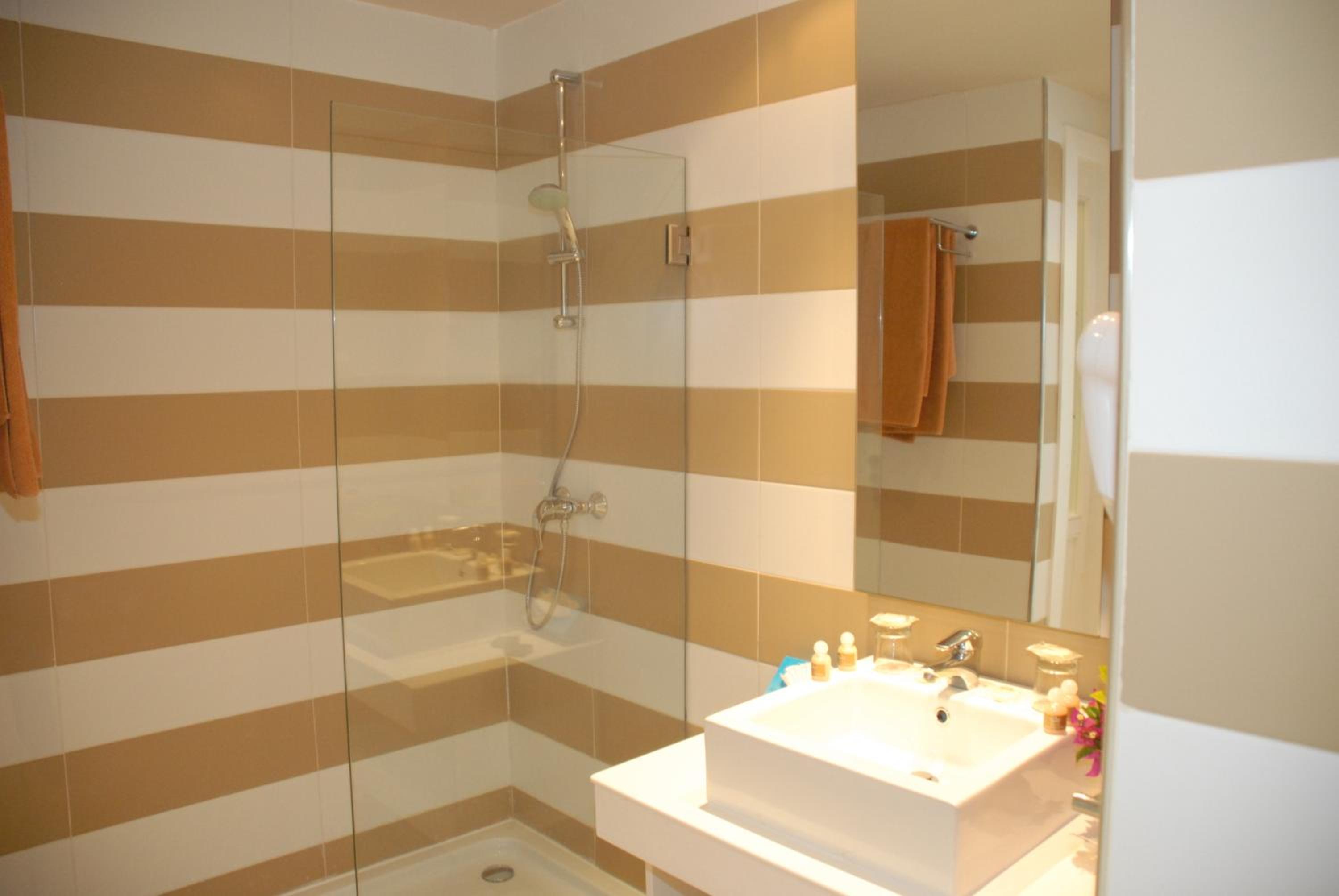 Standard Quadruple Room photo 2