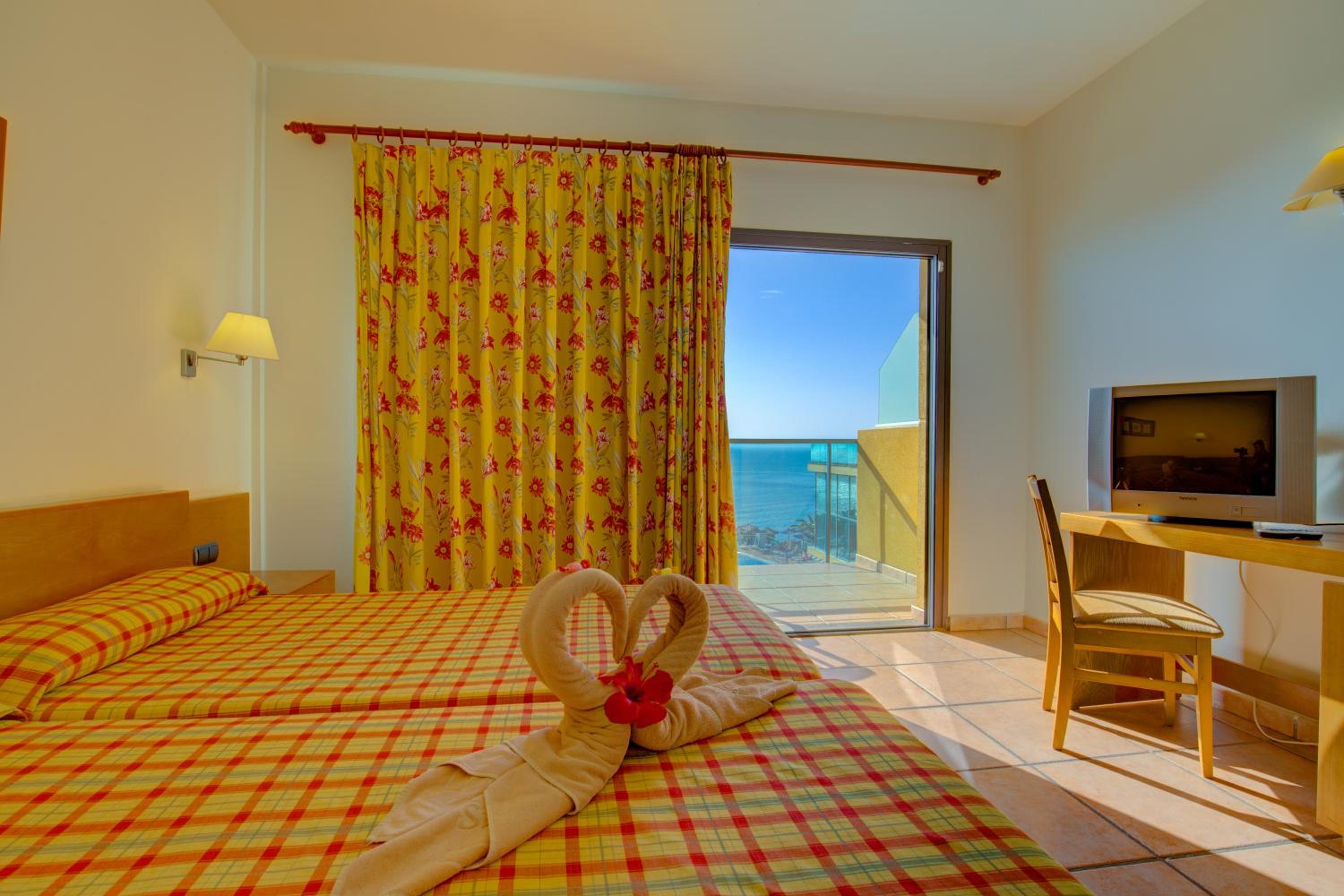 Double Room with Sea View (3 Adults) photo 3