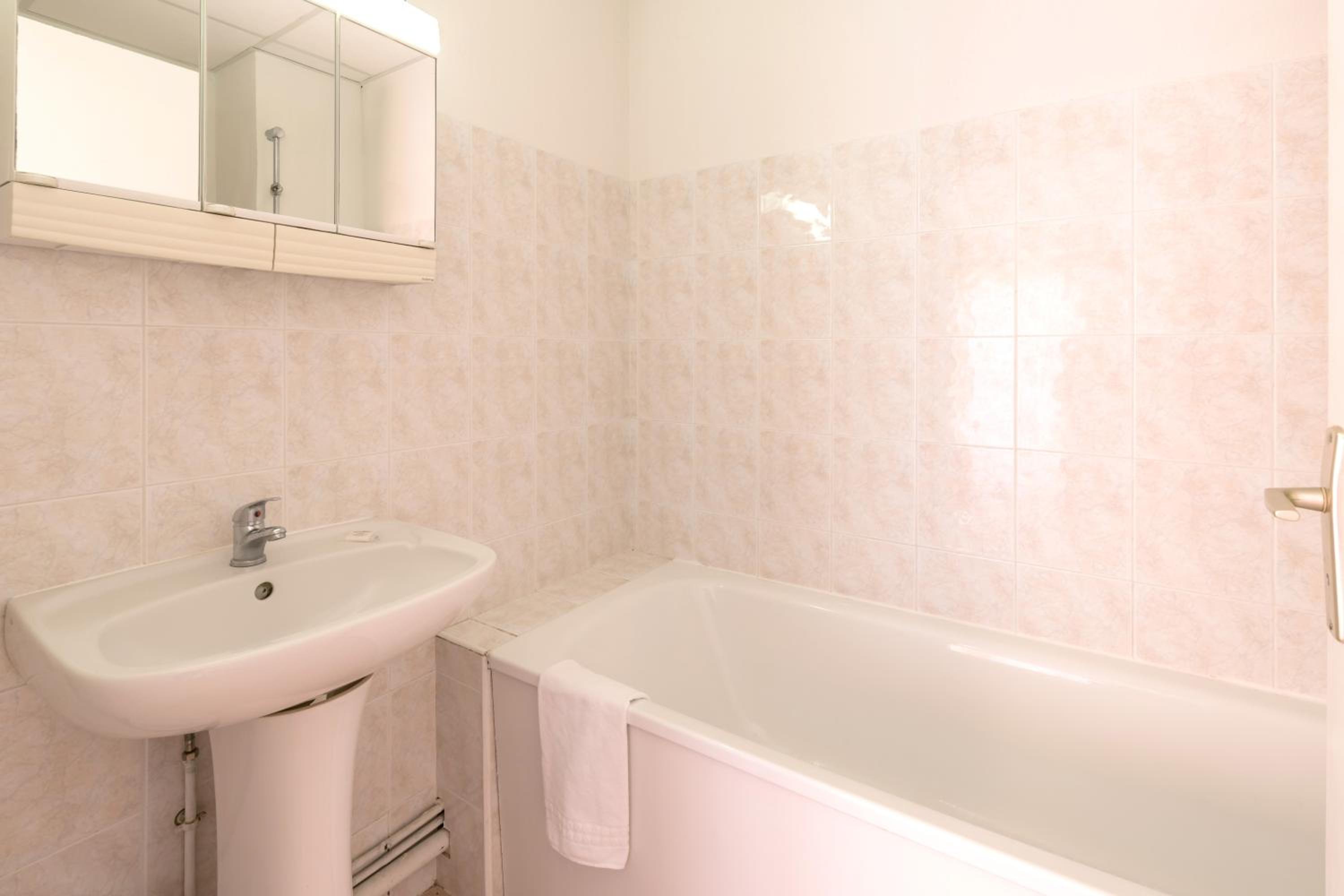 Two-Room Apartment - Photo 2