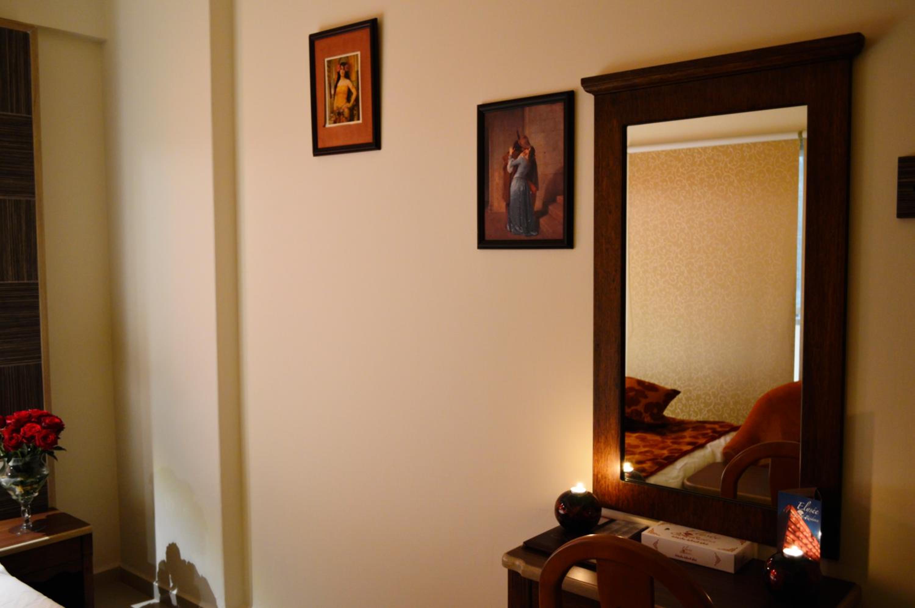 Family Room photo 3