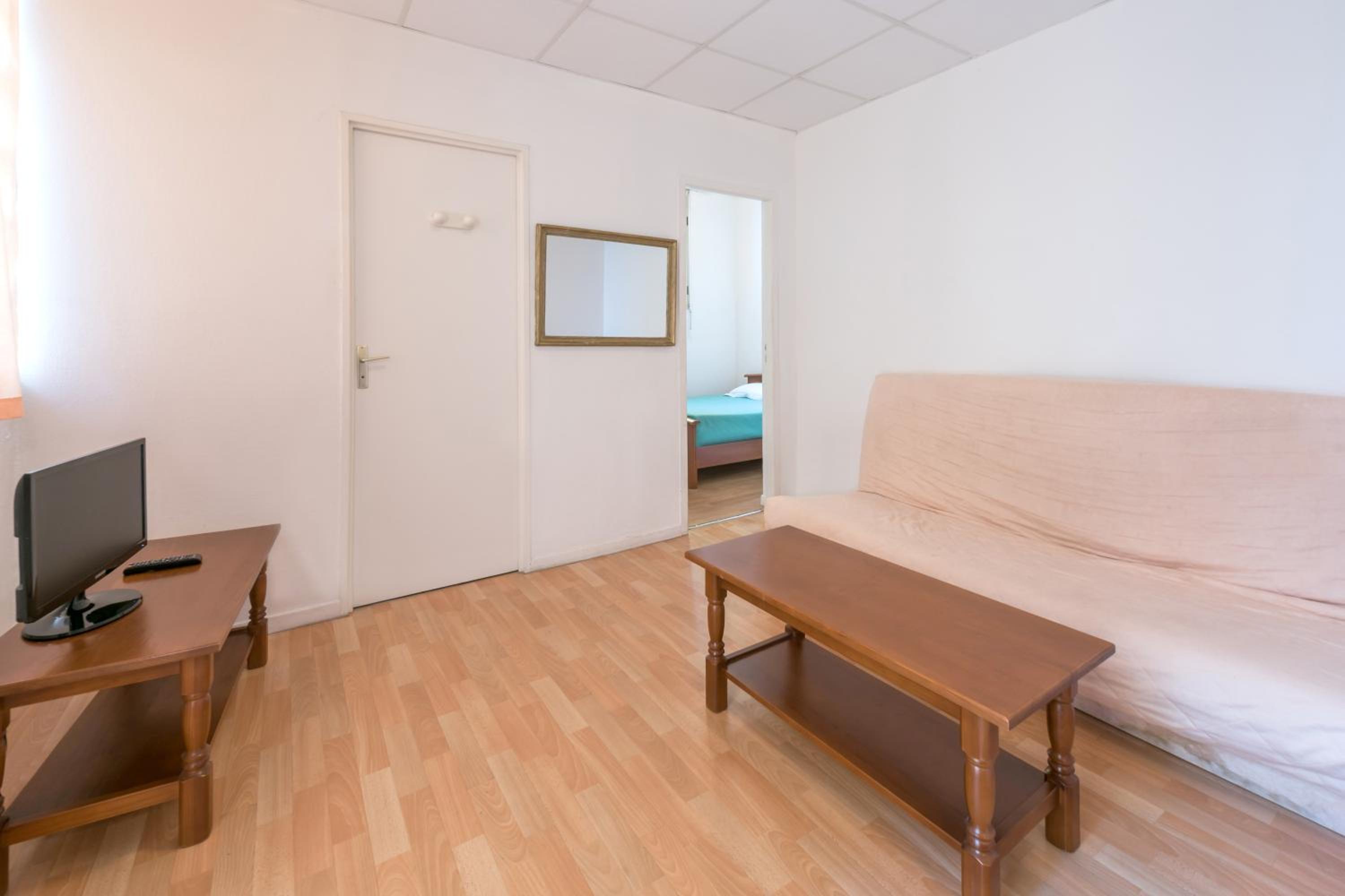 Two-Room Apartment - Photo 7