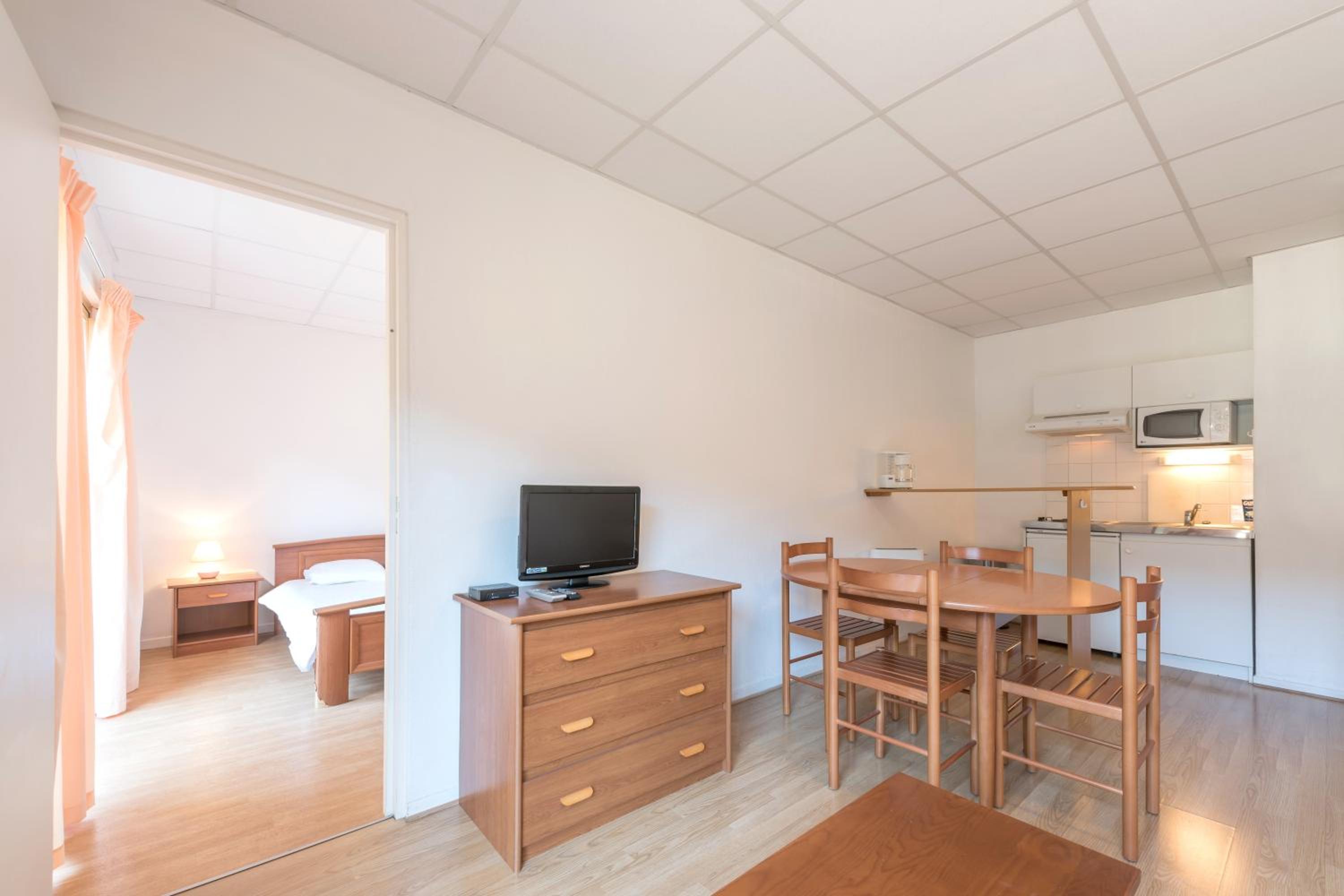 Two-Room Apartment - Photo 4