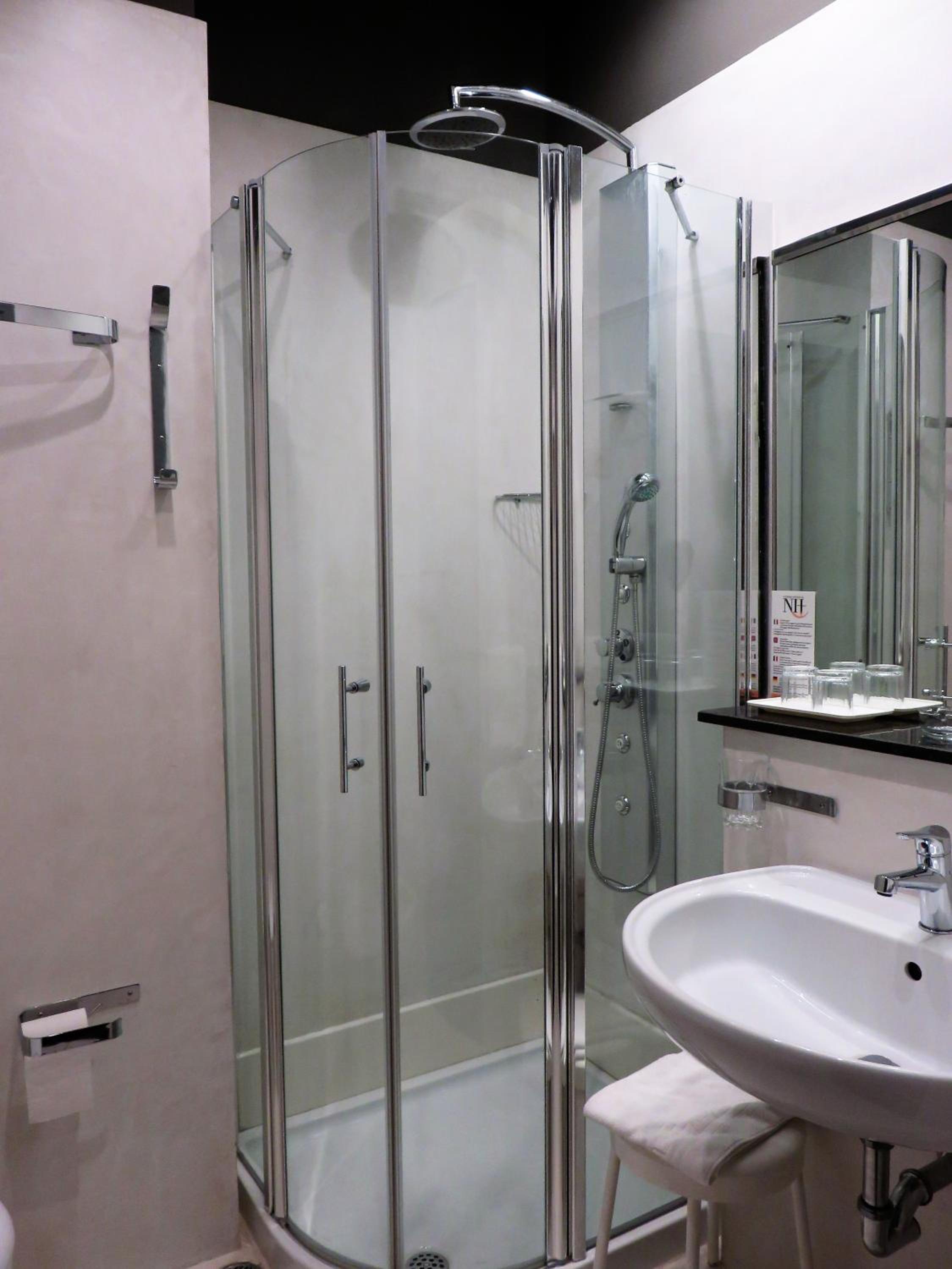 Double or Twin Room - Photo 4