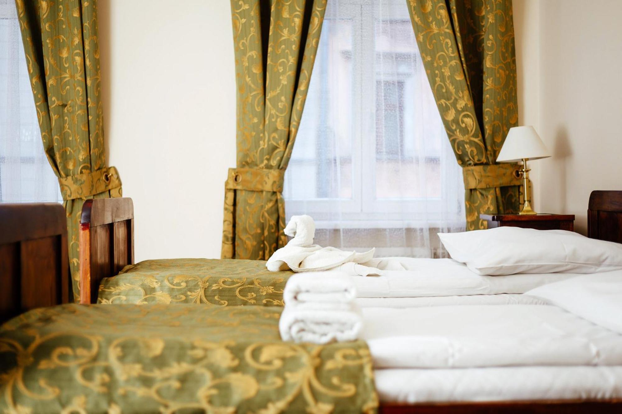 Double or Twin Room - Photo 15