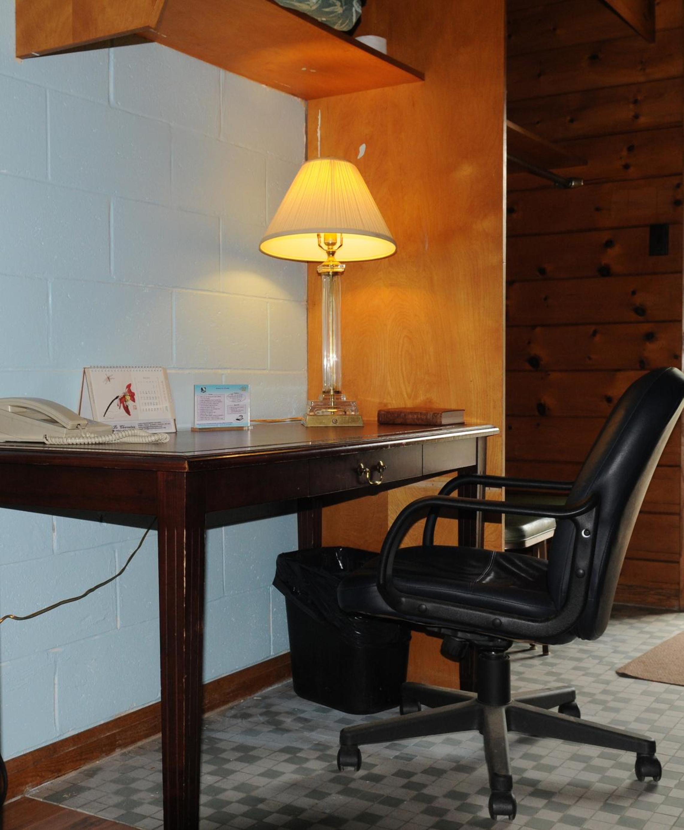 Queen Room photo 2