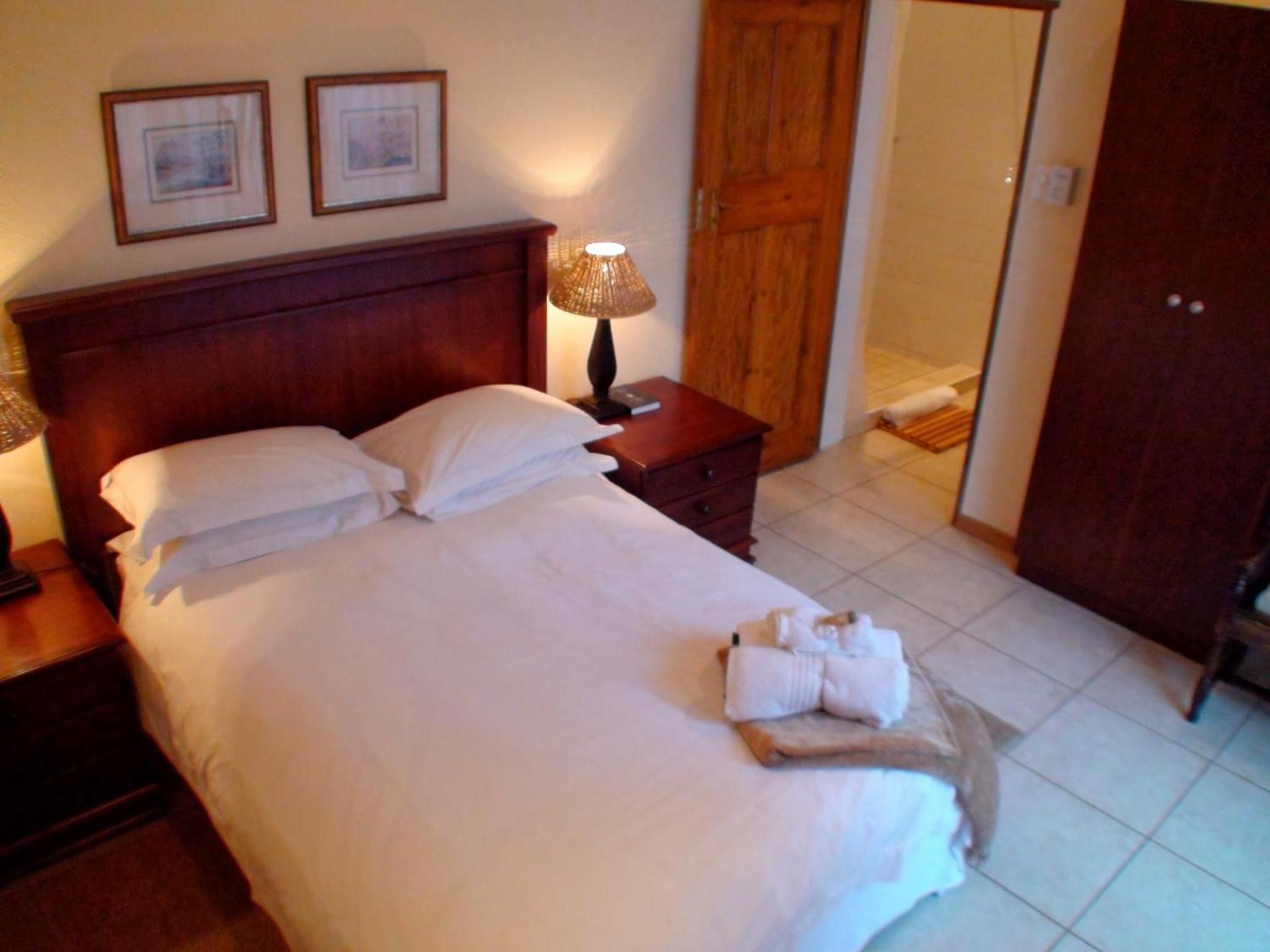 Deluxe Double or Twin Room with Pool View - Photo 11