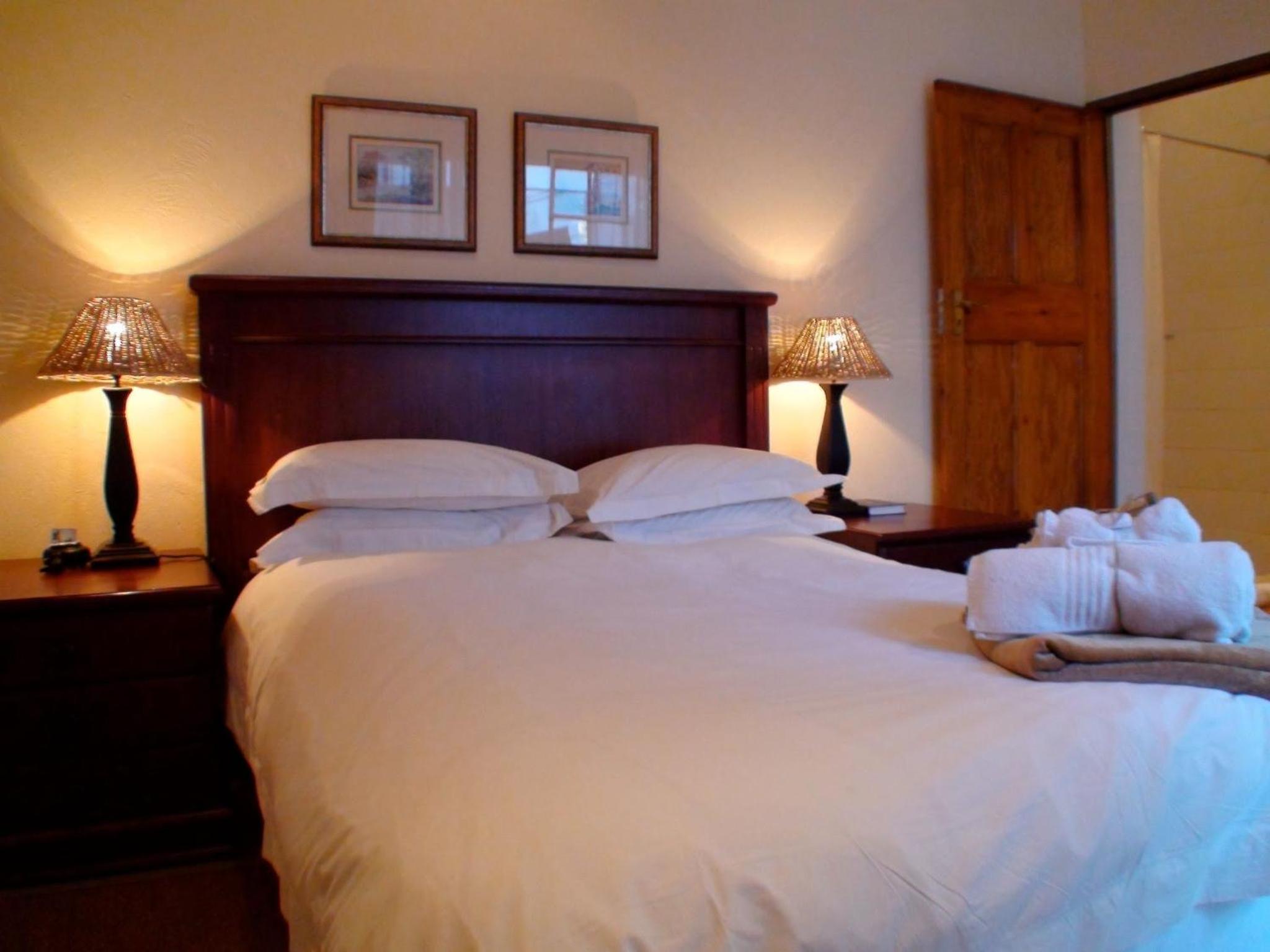 Deluxe Double or Twin Room with Pool View - Photo 6