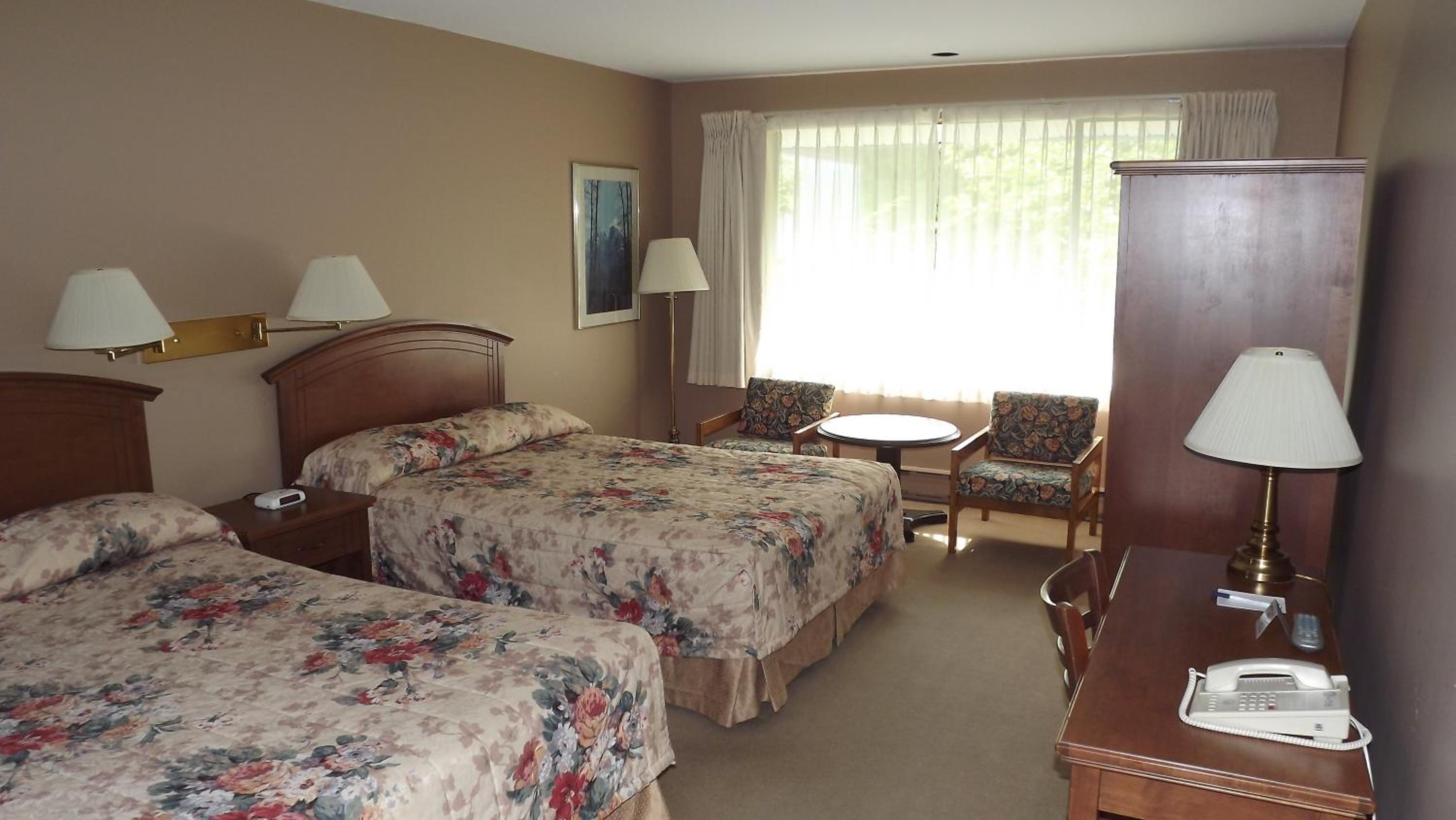 Double Room with Two Double Beds photo 2