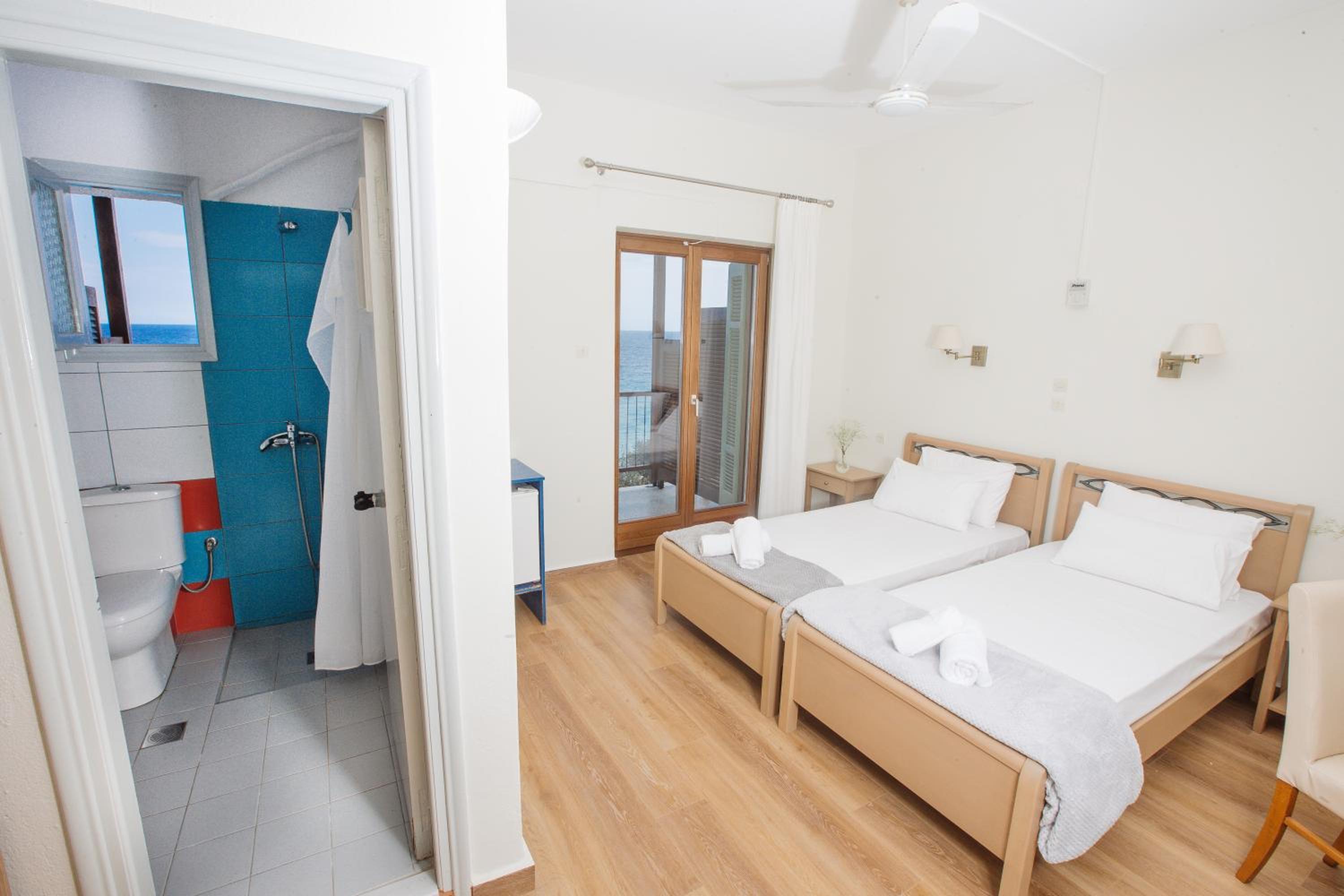 Double Room with Sea View - Photo 1