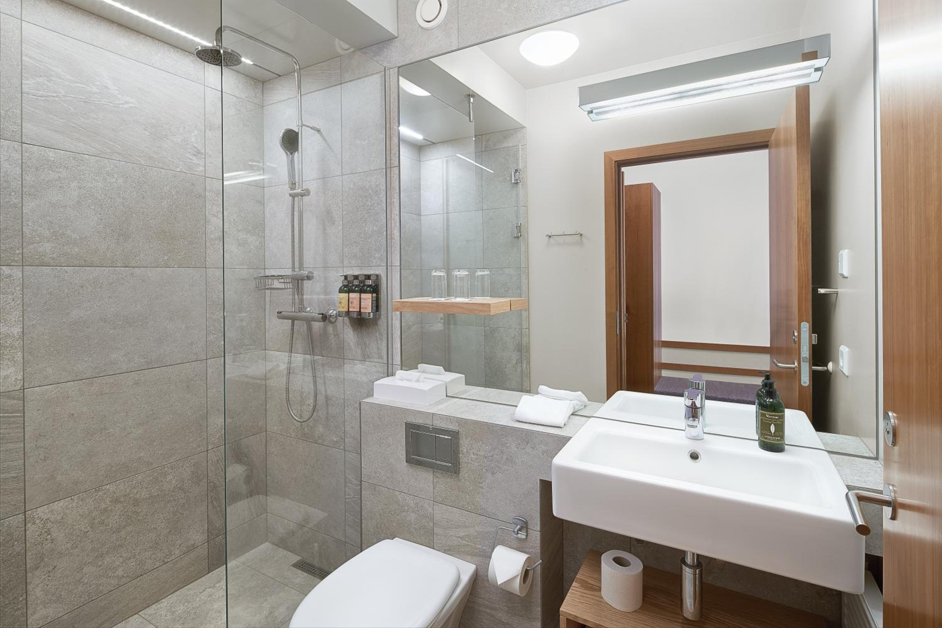 Twin Room - Photo 3