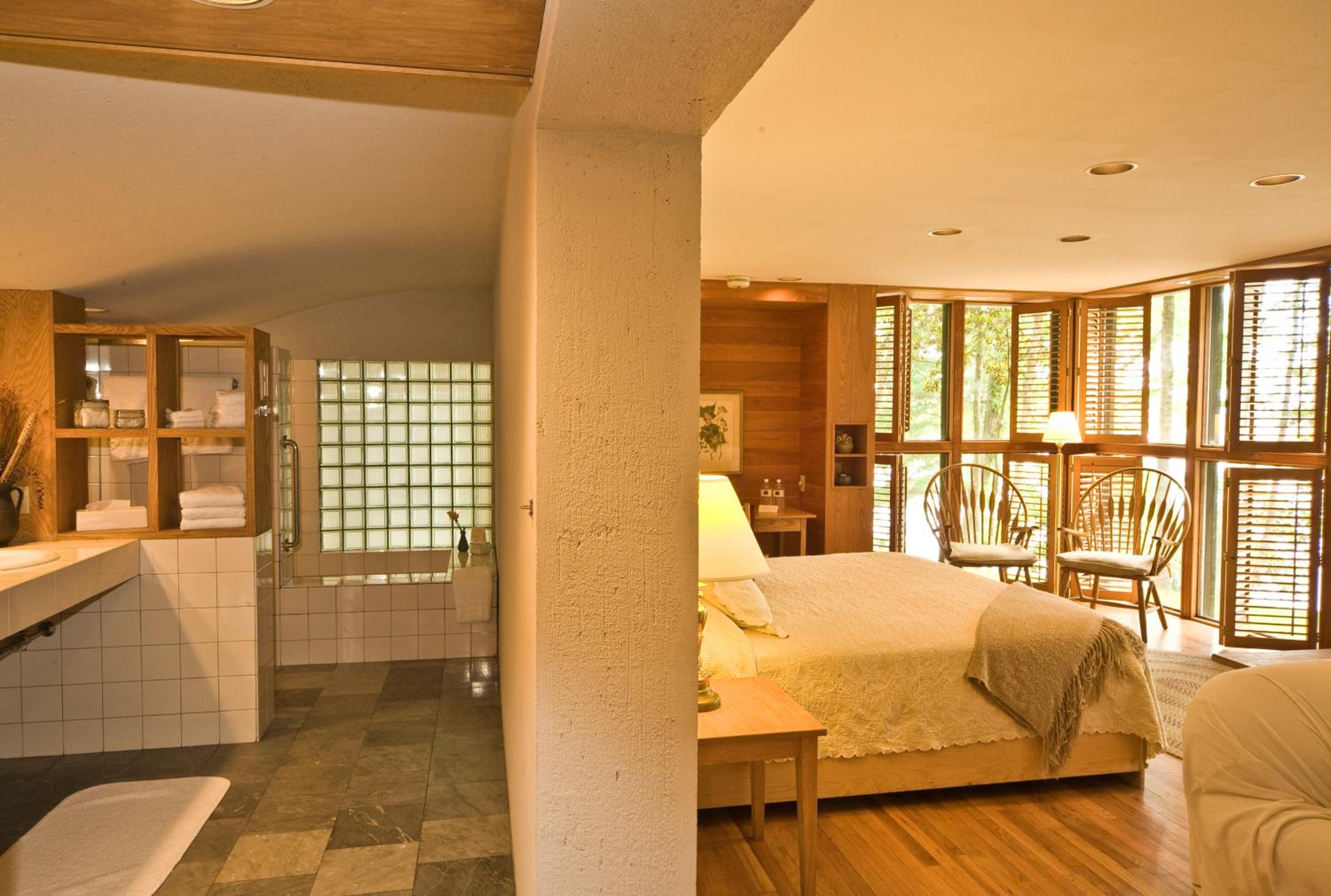 Deluxe Queen Room photo 2