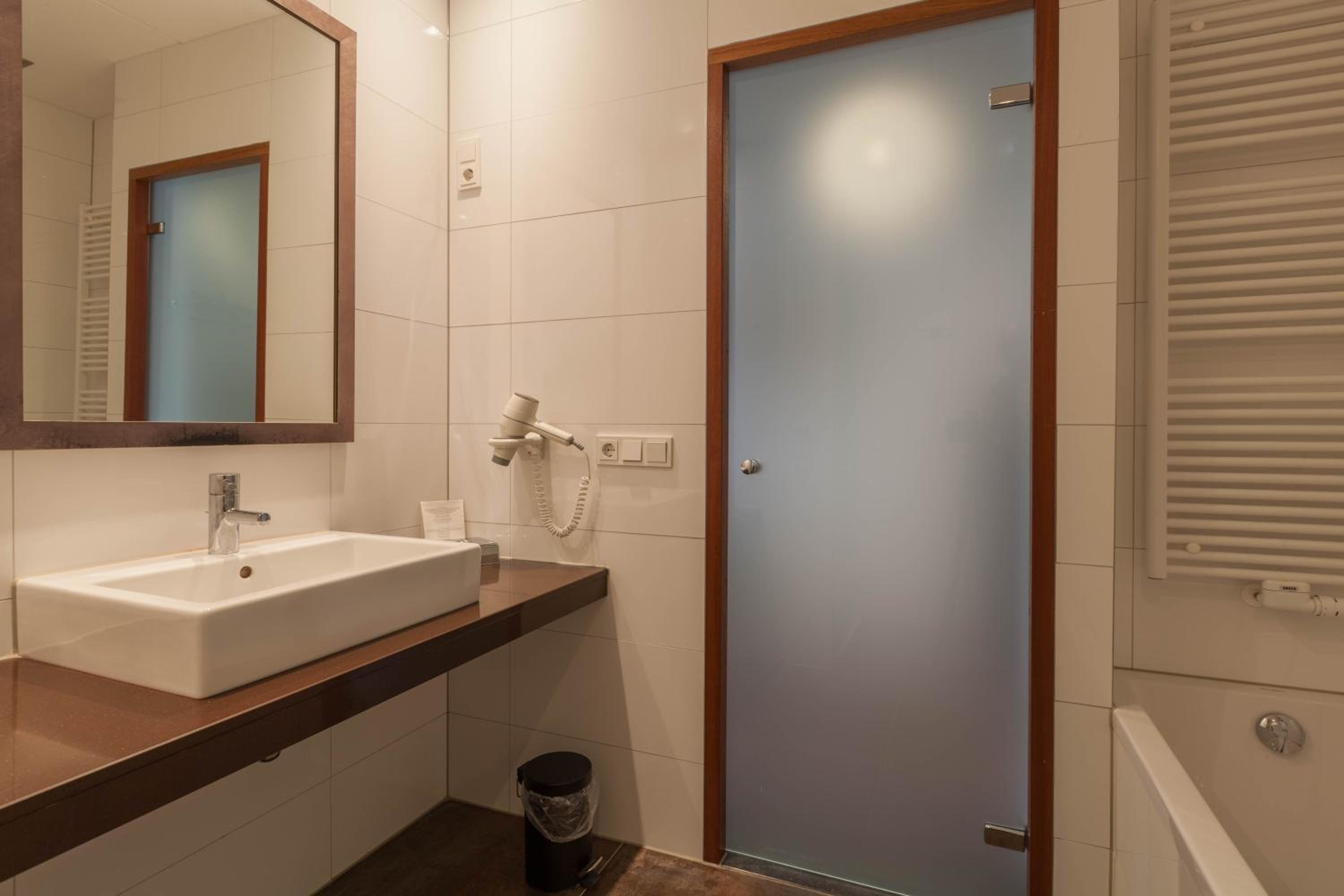 Deluxe Twin Room - Photo 15