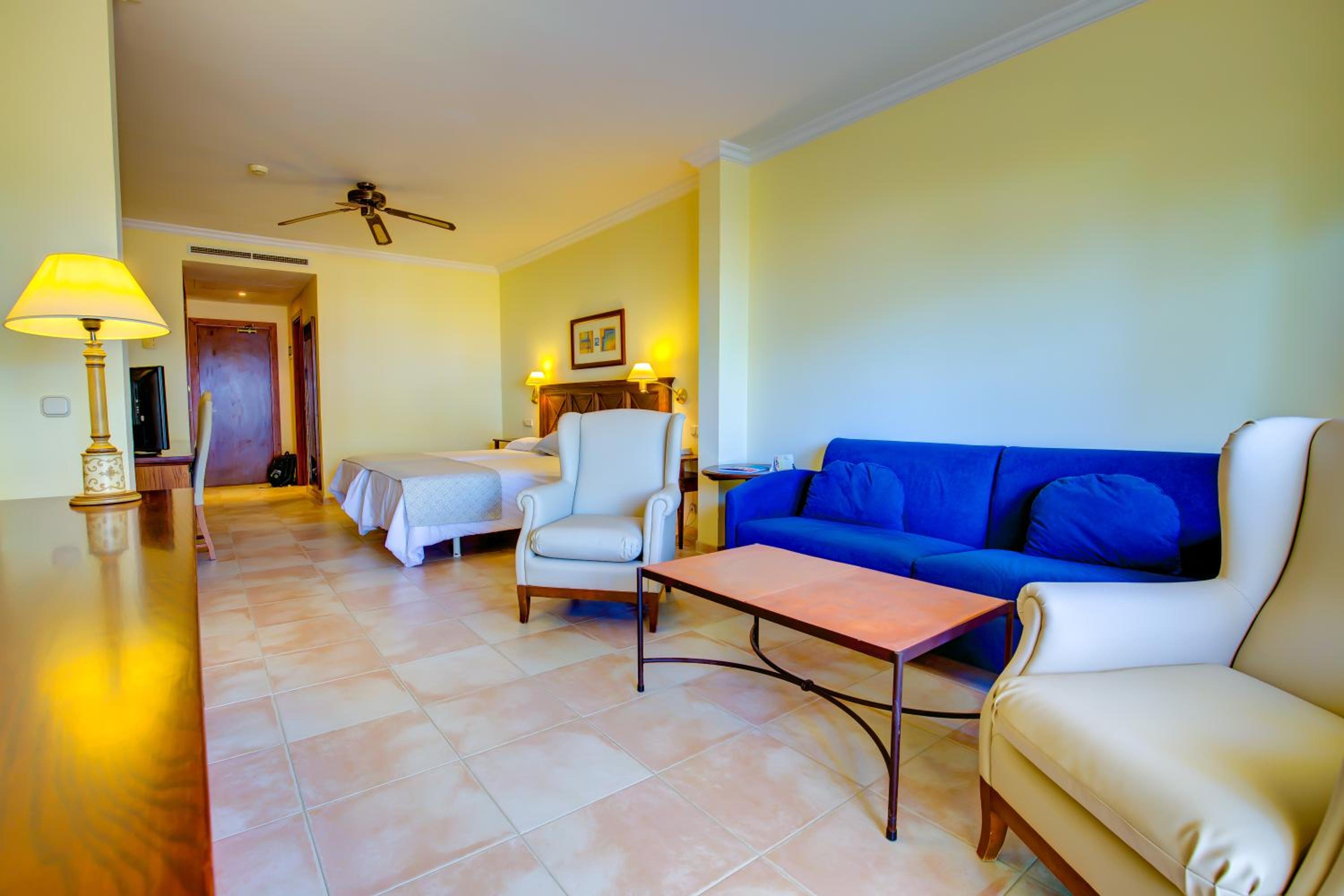 Suite Junior (2 Adultos + 1 Niño)