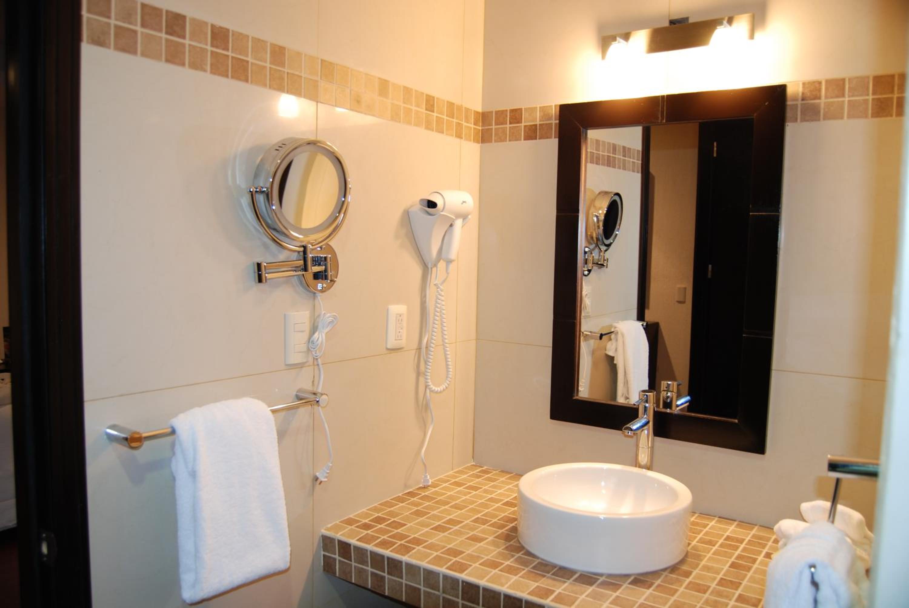 Suite - Photo 7