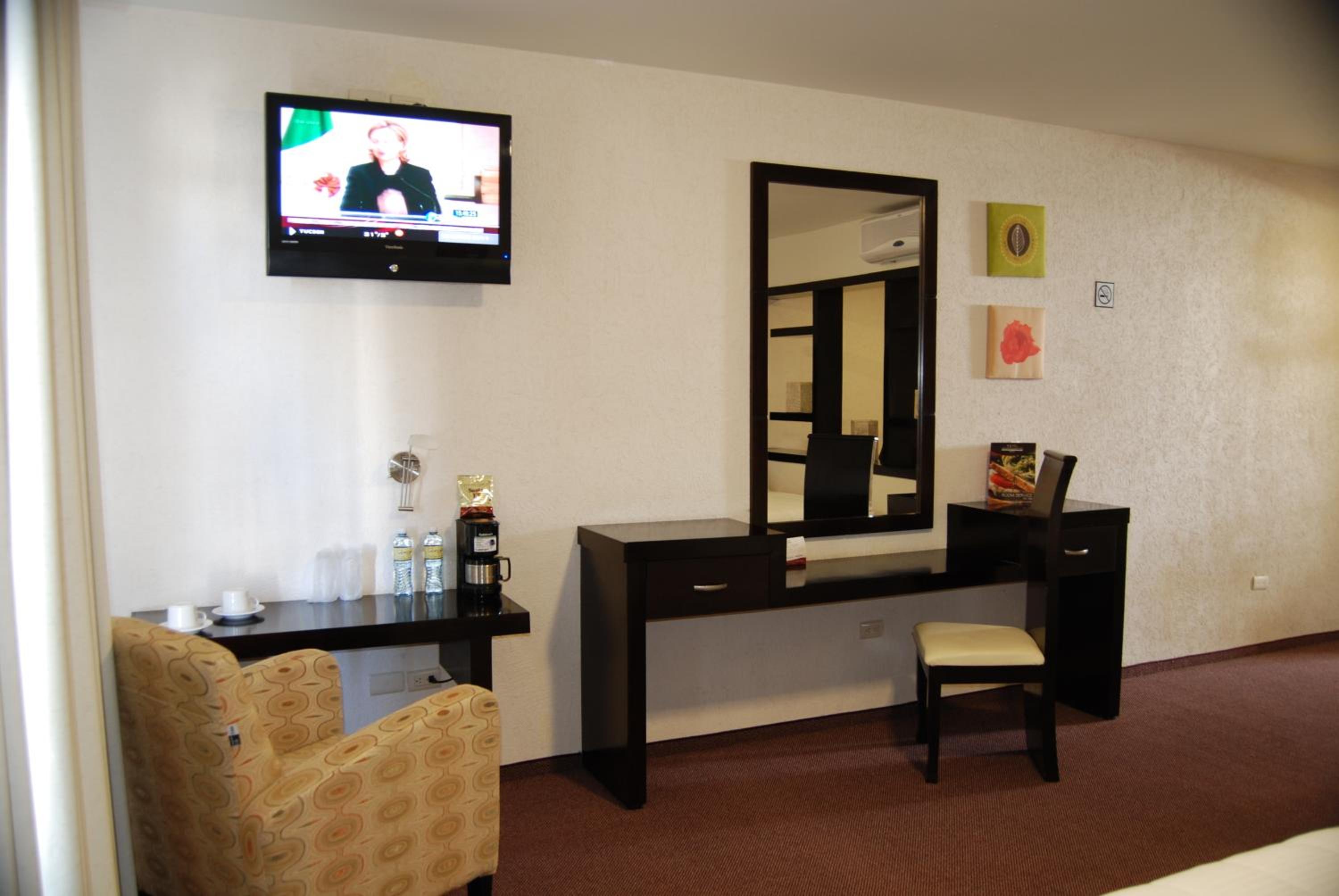 Suite - Photo 3