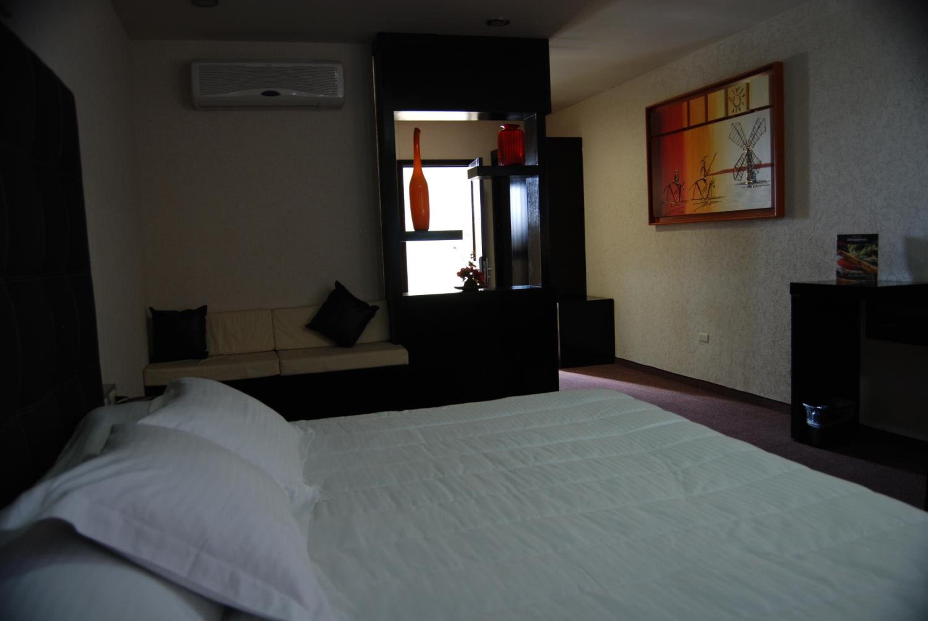 Suite - Photo 5