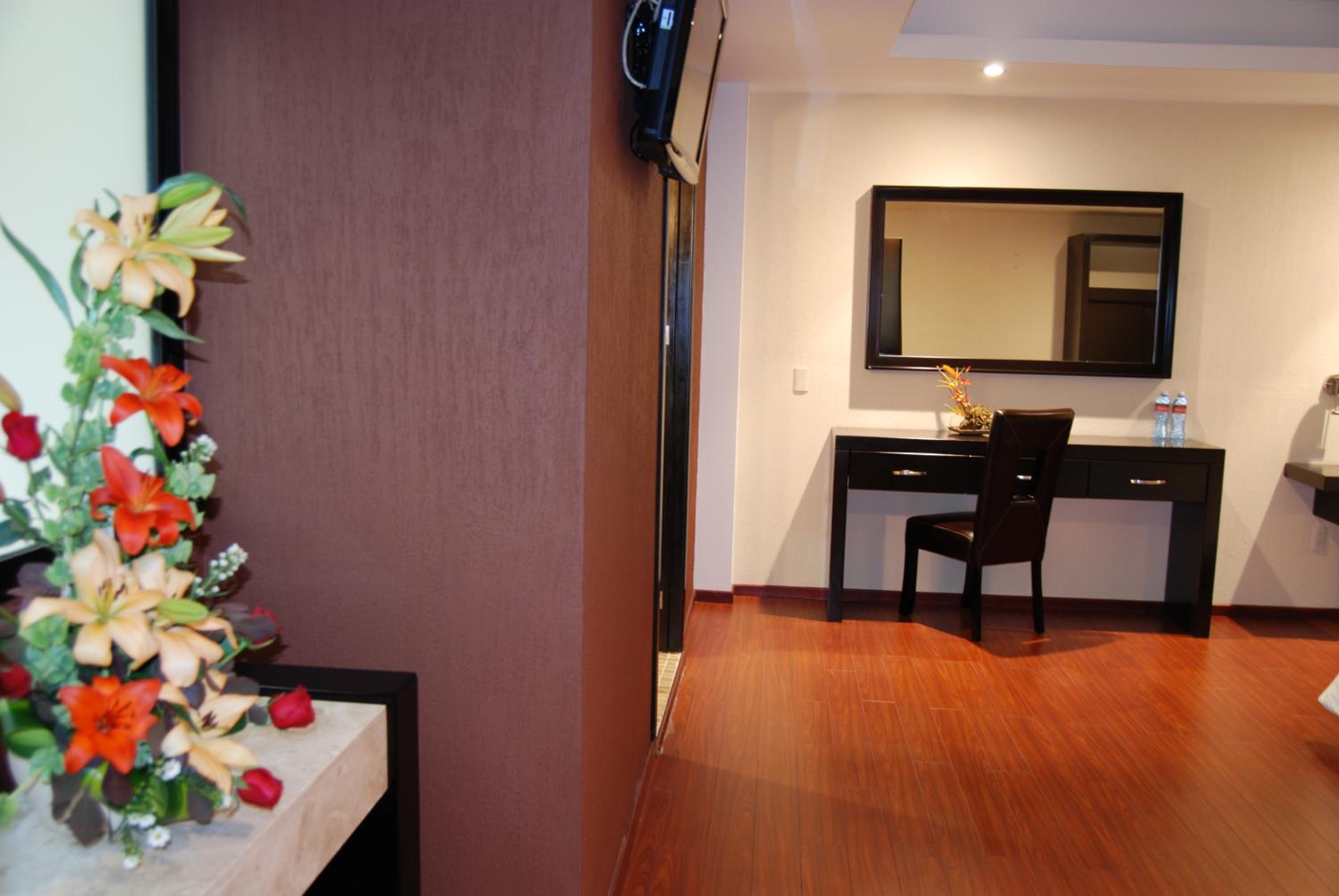 Suite - Photo 6