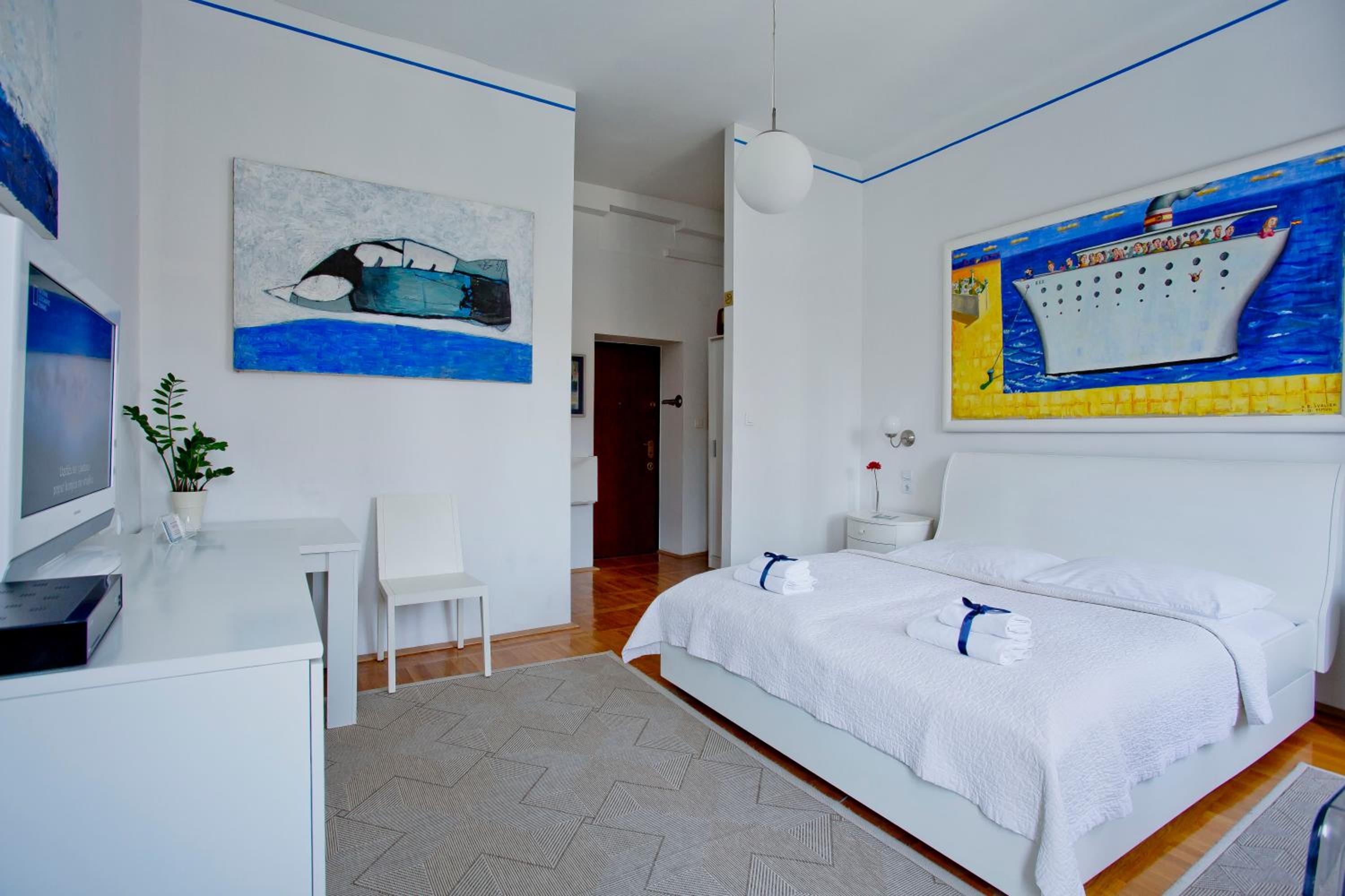 Superior Double Room - Photo 11