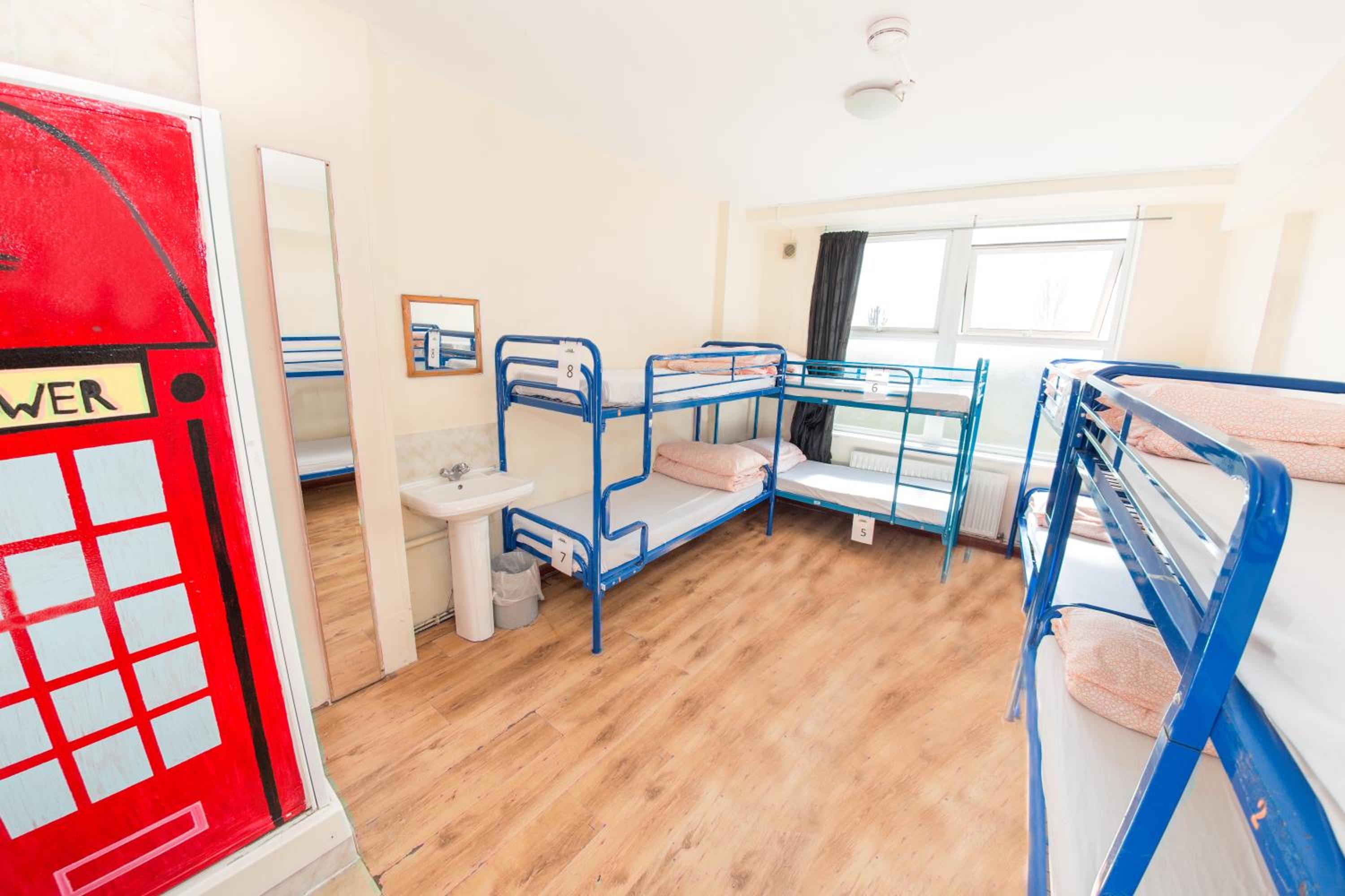 Bed in 8-Bed Mixed Dormitory Room photo 2