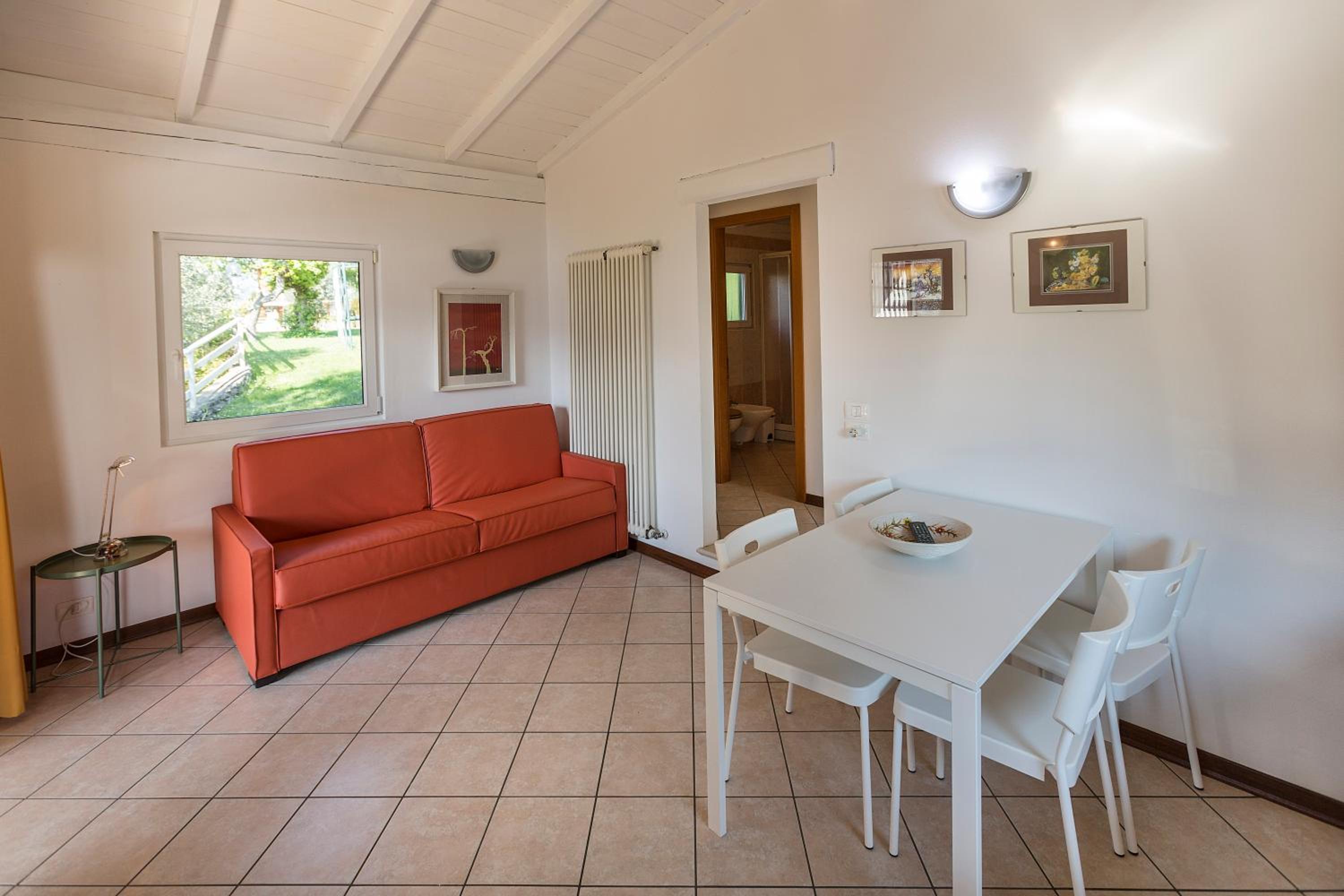 One-Bedroom Apartment with Lake View photo 3