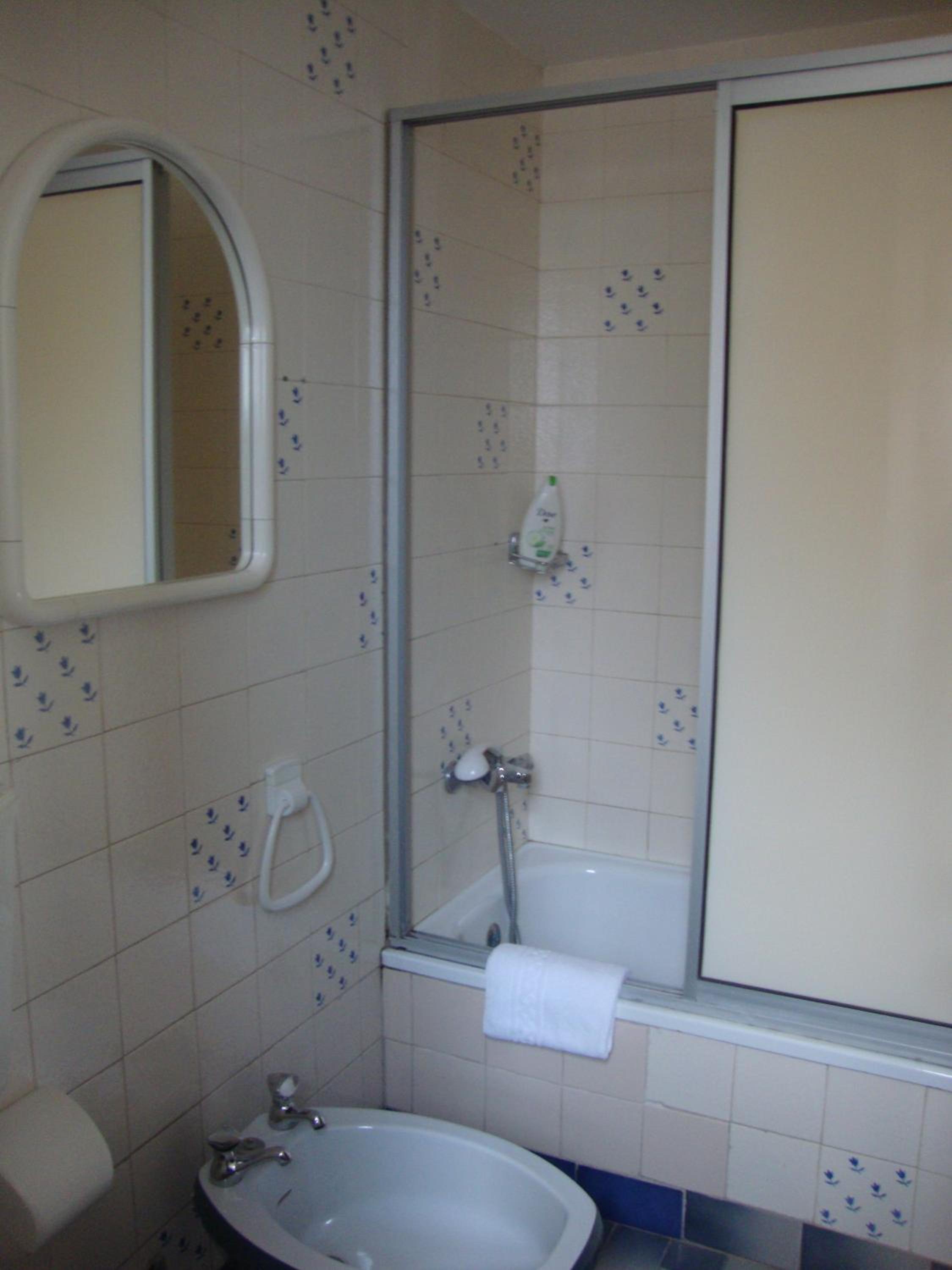 Double or Twin Room - Photo 16
