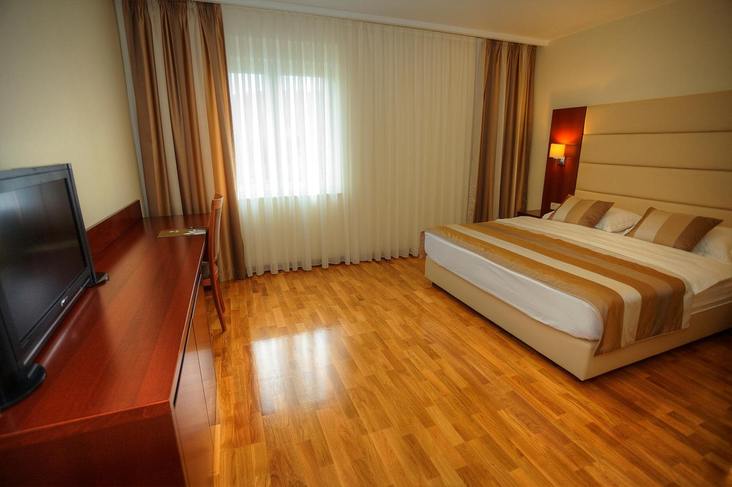 Standard Double Room - Photo 4