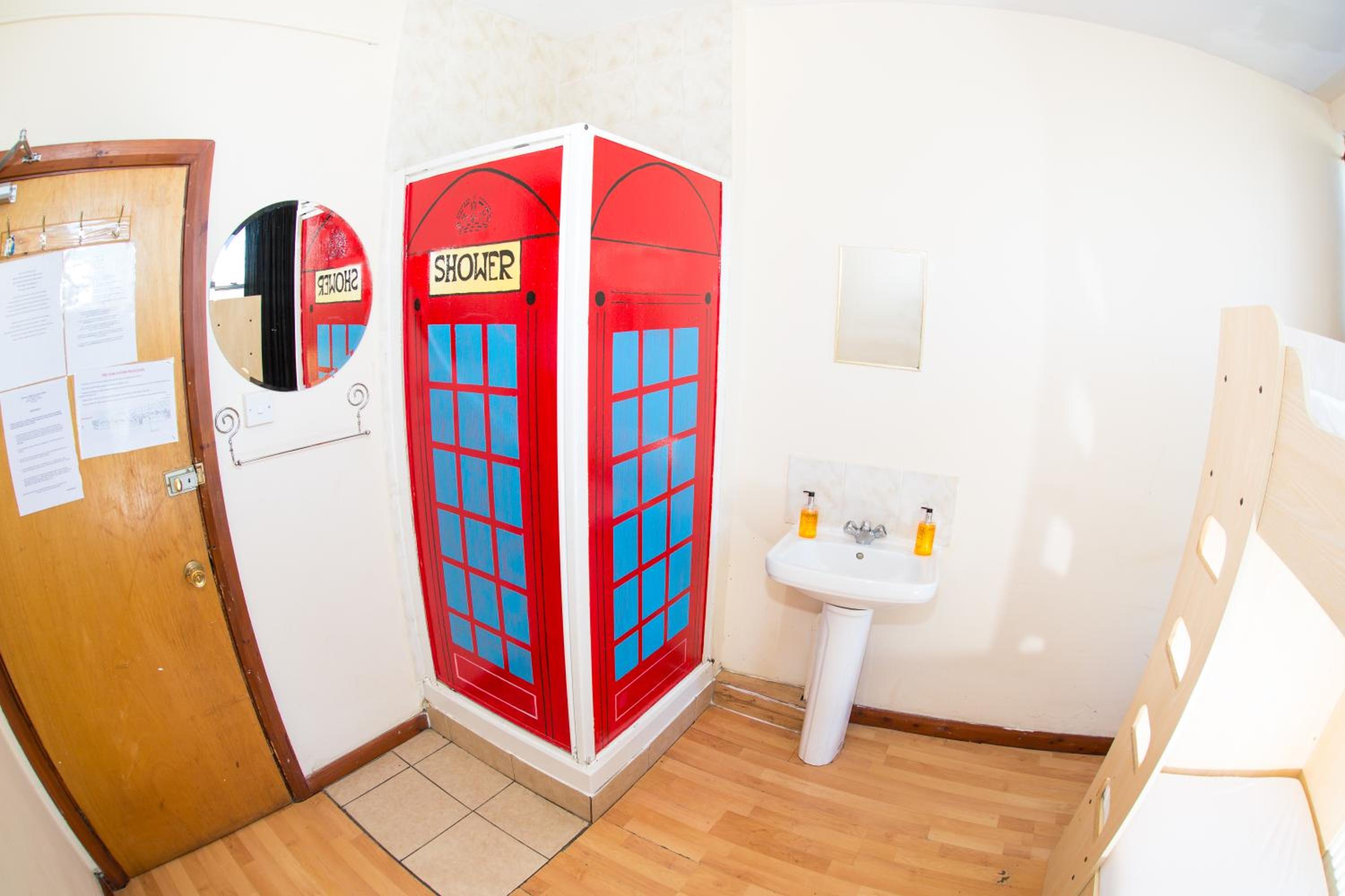 Single Room with Shared Shower and Toilet photo 2