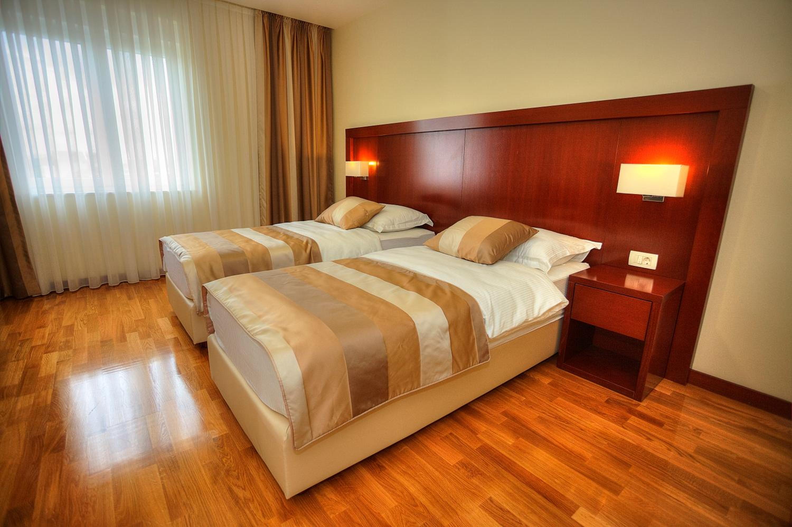 Twin Room with Balcony - Photo 2