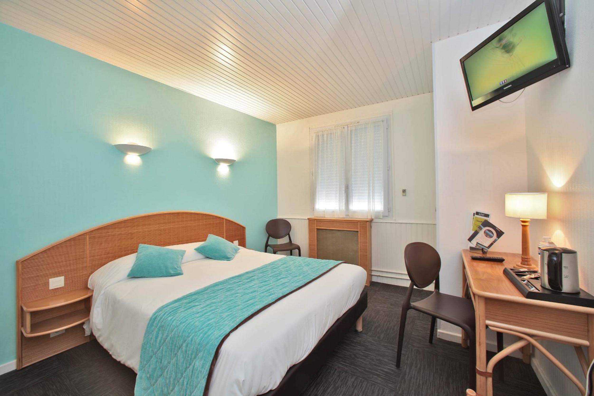 Standard Double Room with Courtyard View - Photo 2