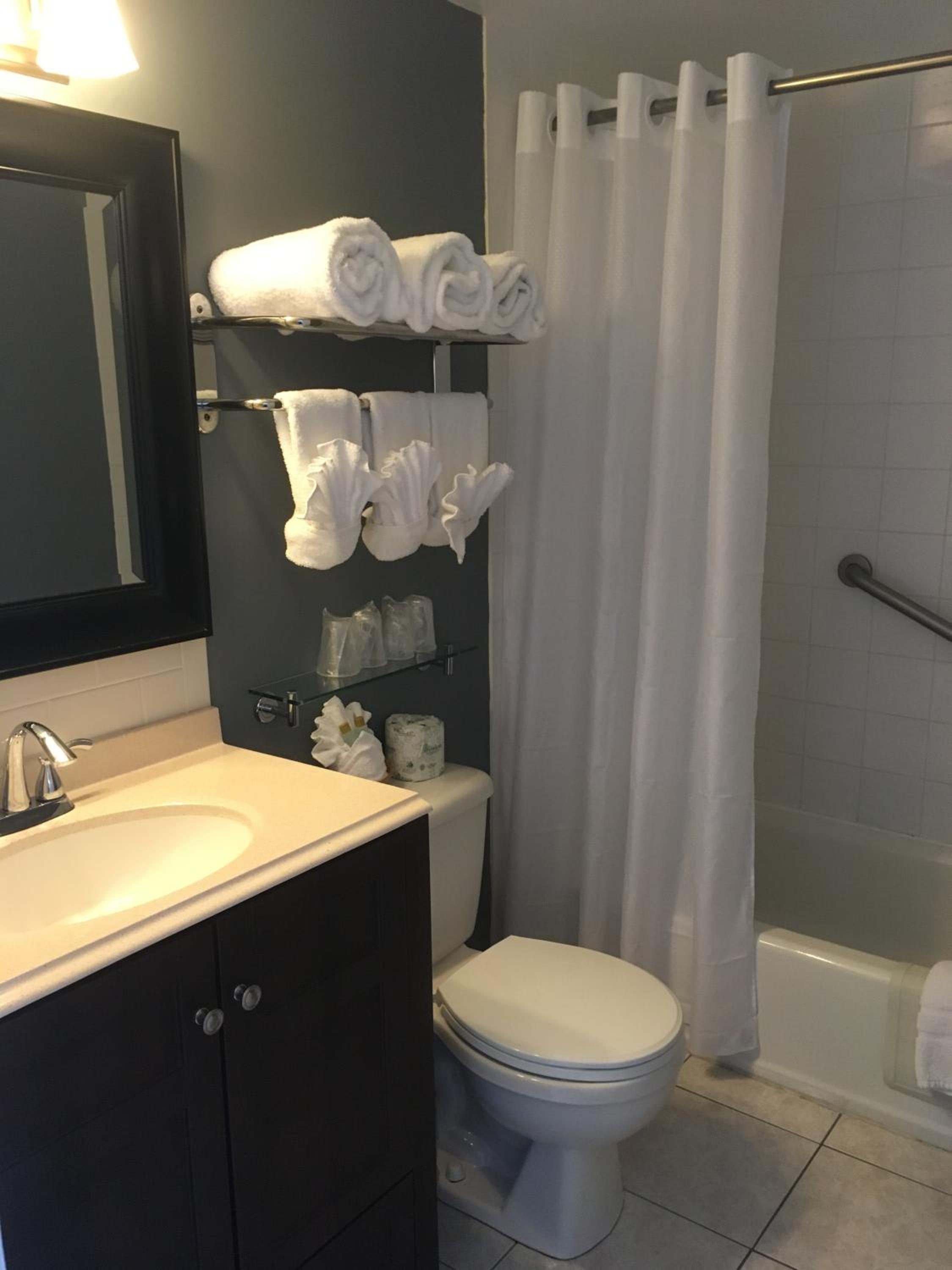 King Room - Non-Smoking - Photo 2