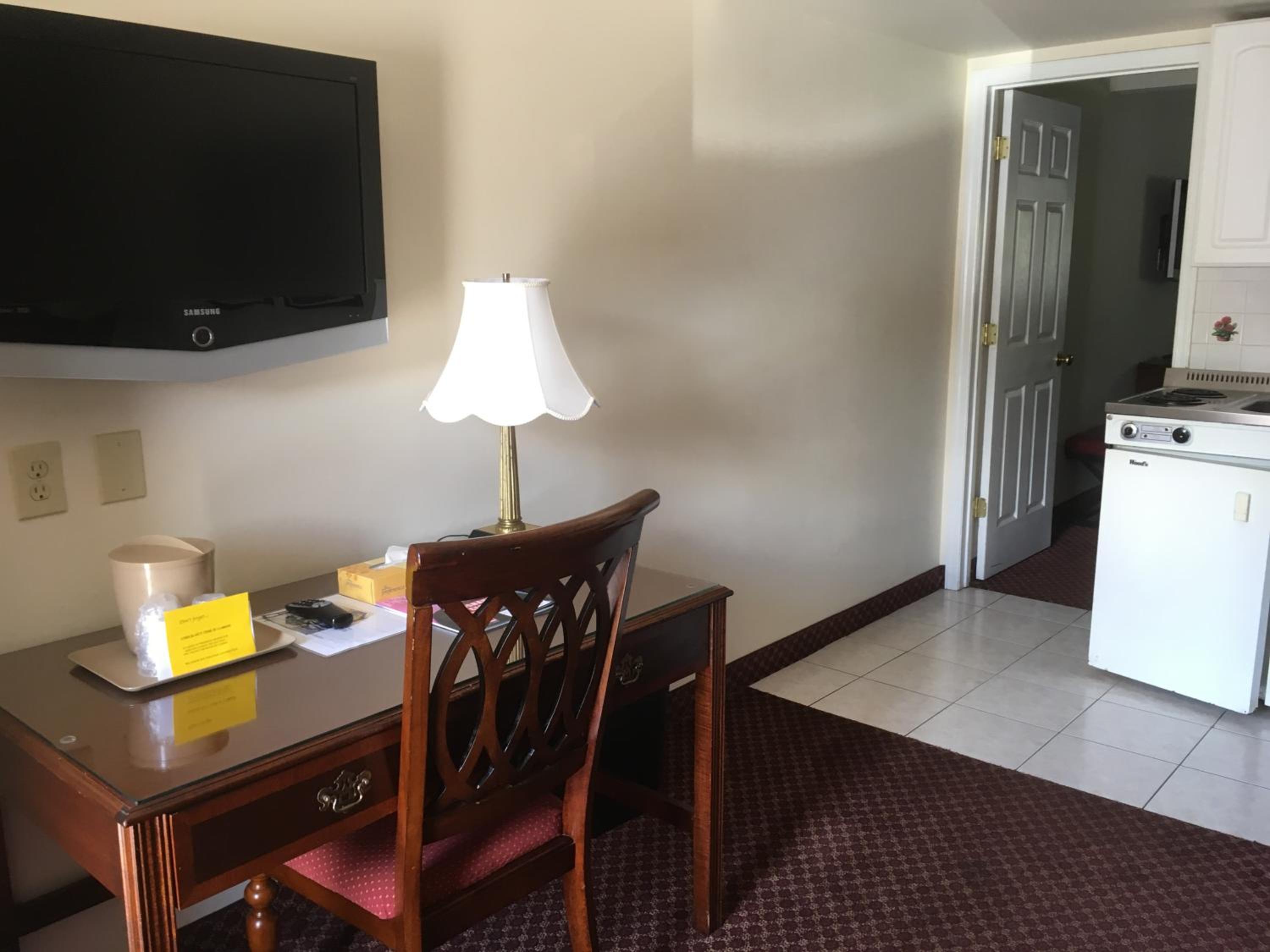 King Room - Non-Smoking - Photo 1