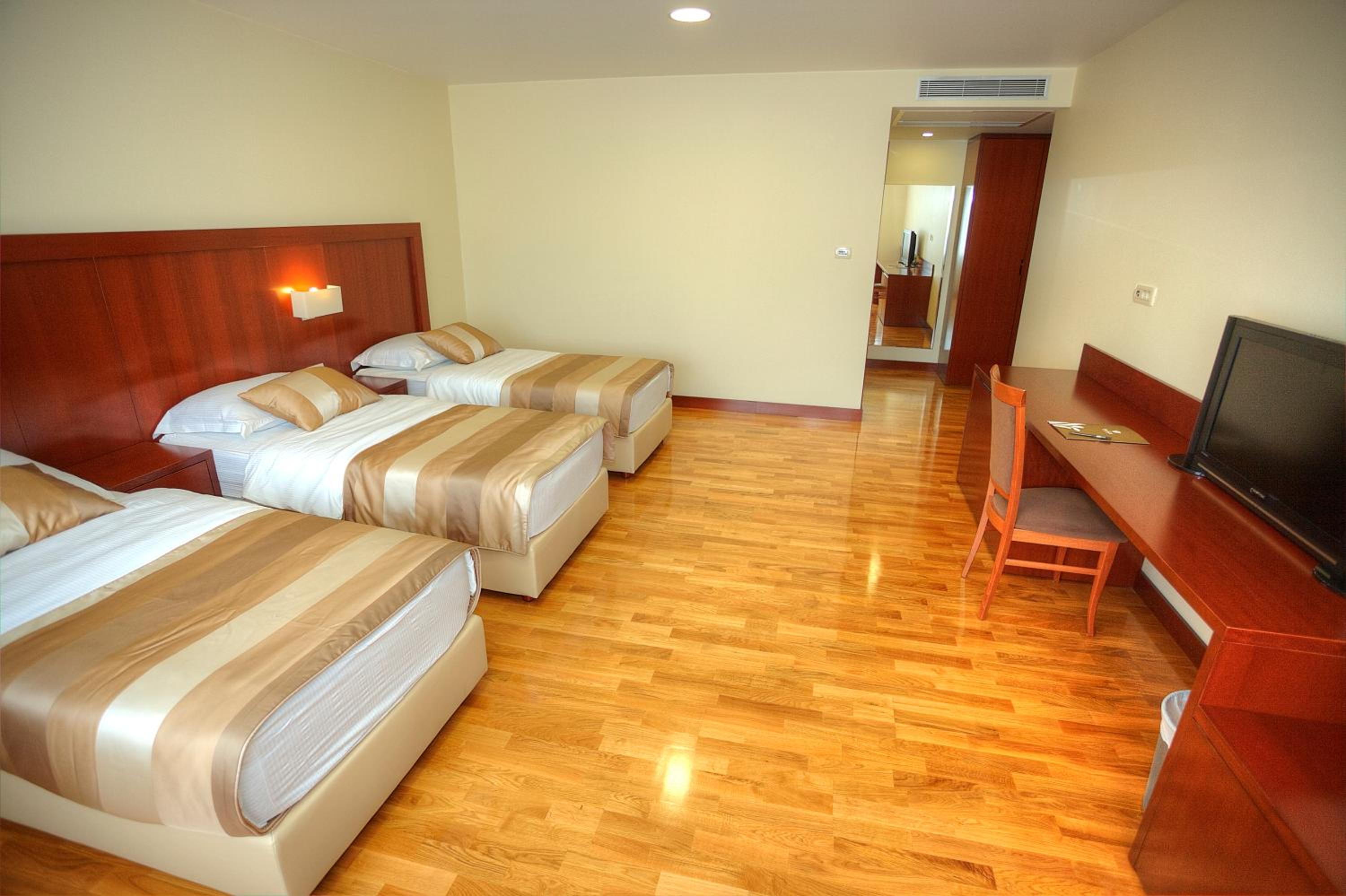 Standard Triple Room - Photo 5