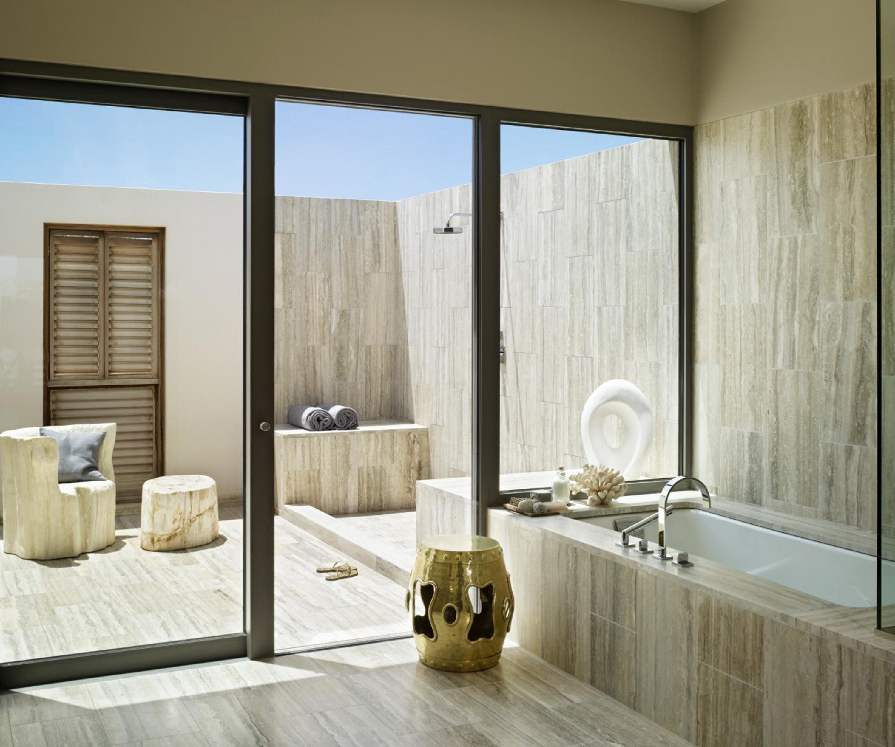 Four Bedroom Beach Front Villa Three Kings and Two Queen Beds