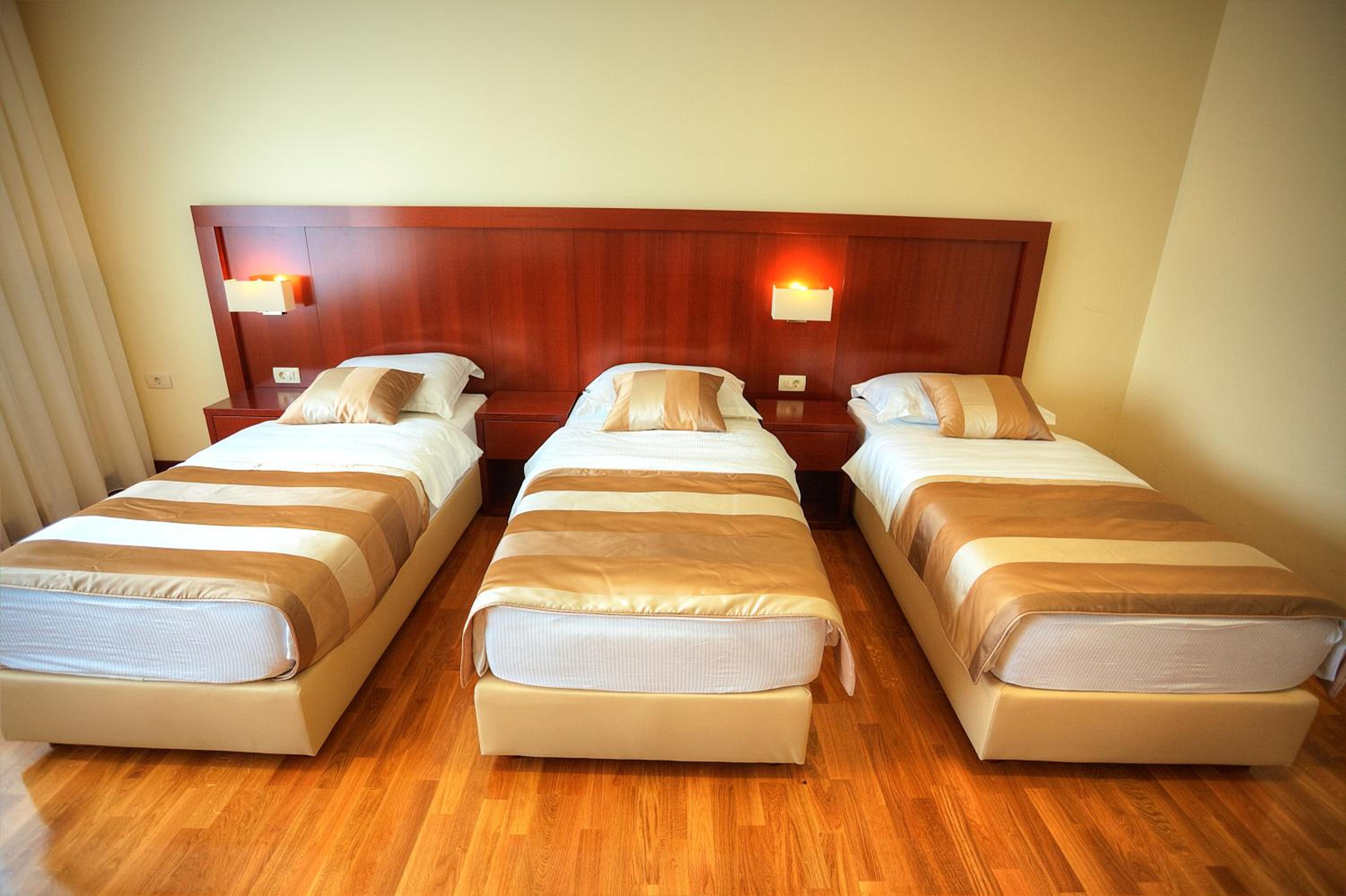 Standard Triple Room - Photo 3