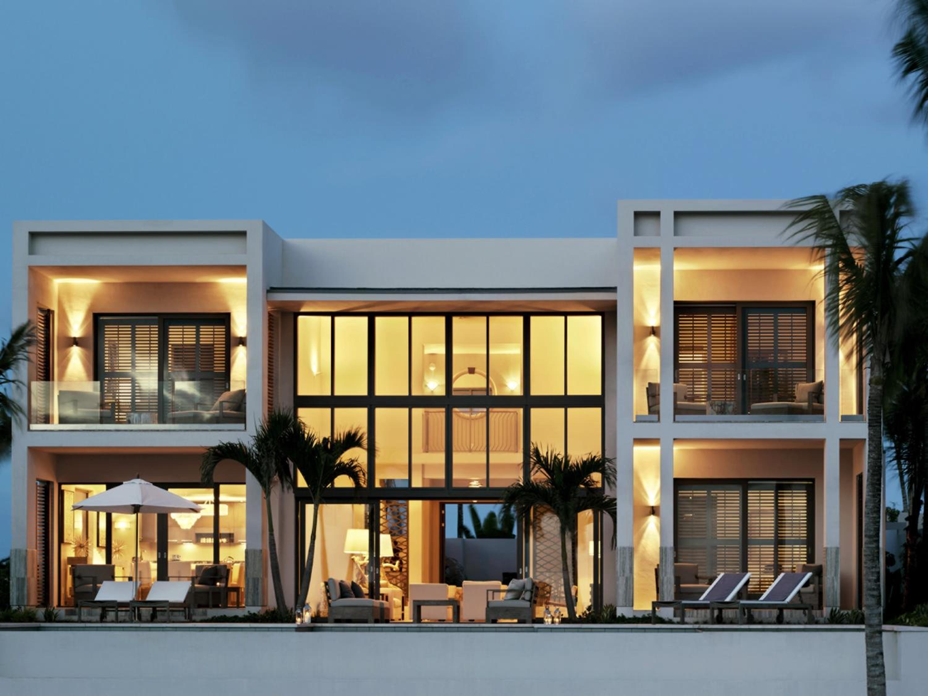 Five Bedroom Beach Front Villa Three Kings and Two Queen Beds