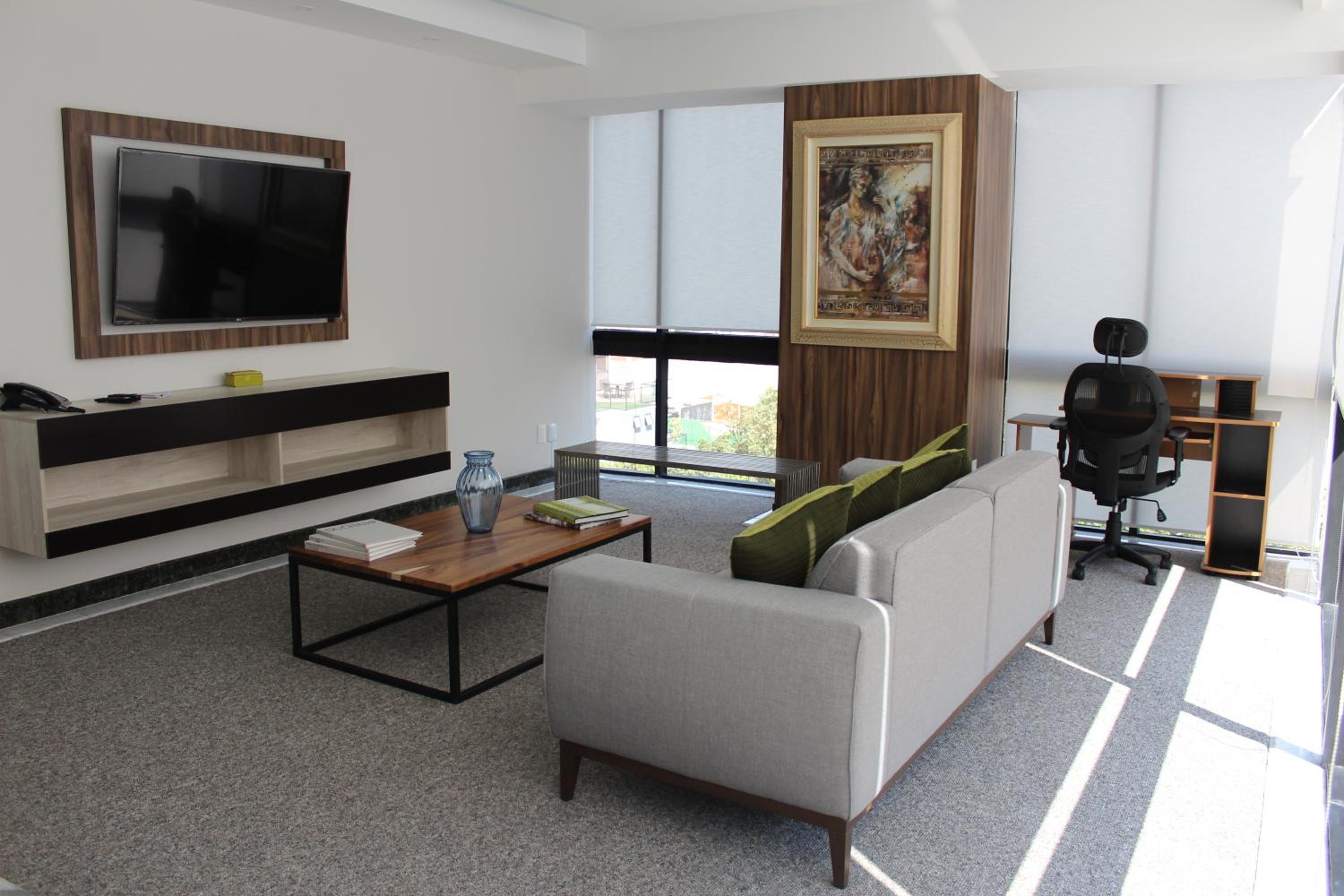 Deluxe Suite - Photo 12