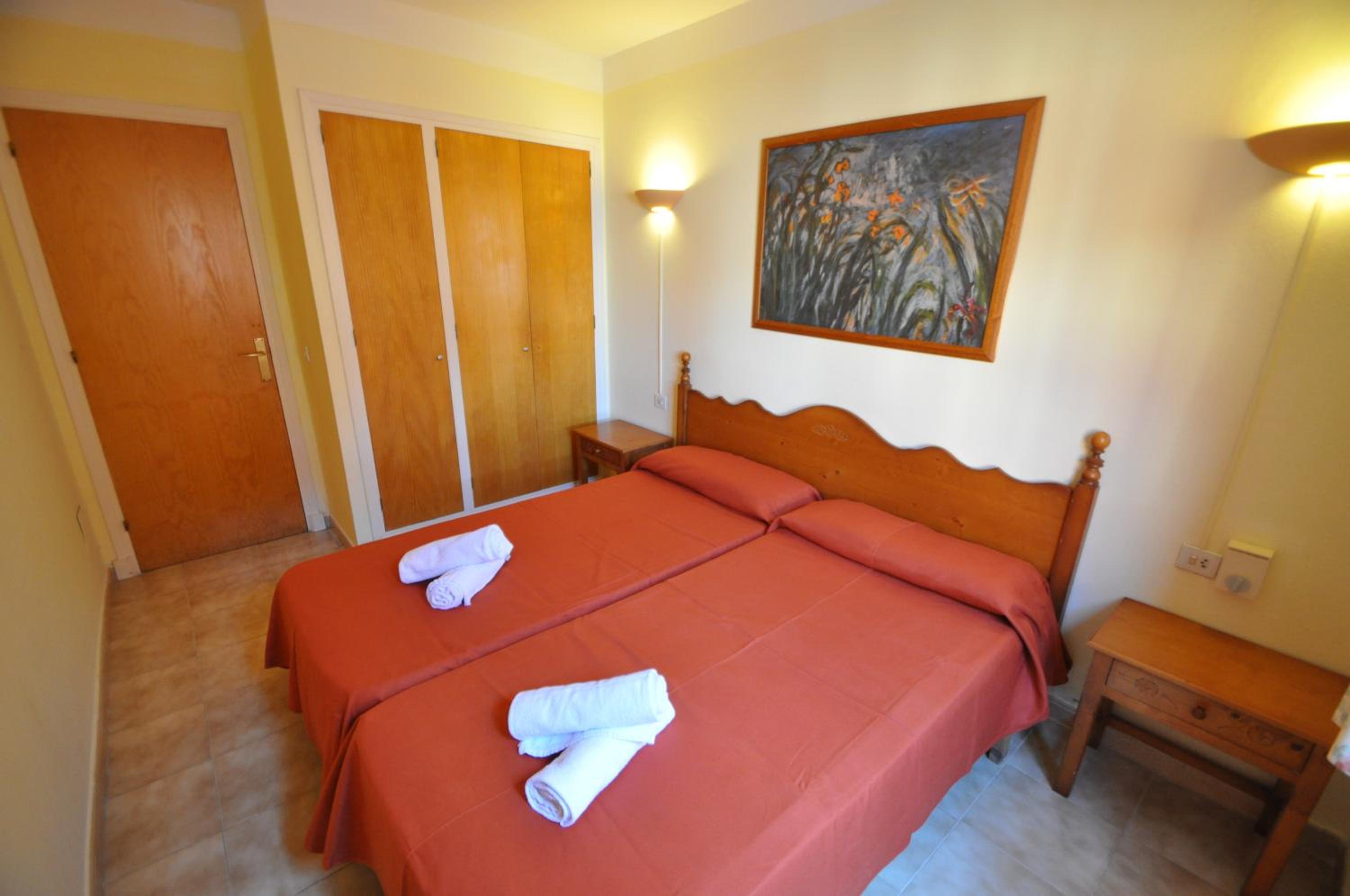 One-Bedroom Apartment with Balcony - Photo 4
