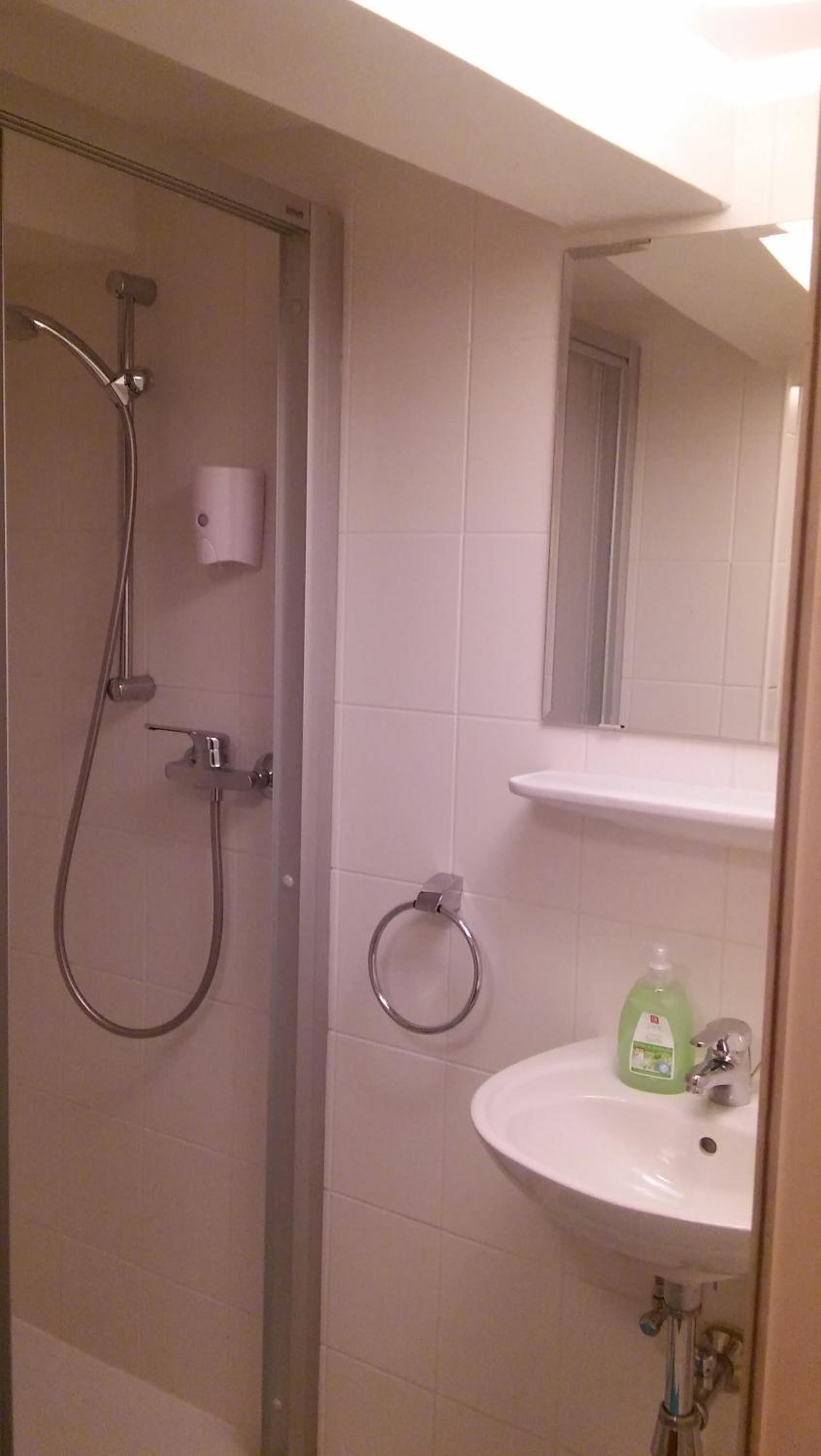 Twin Room with Private External Bathroom photo 2