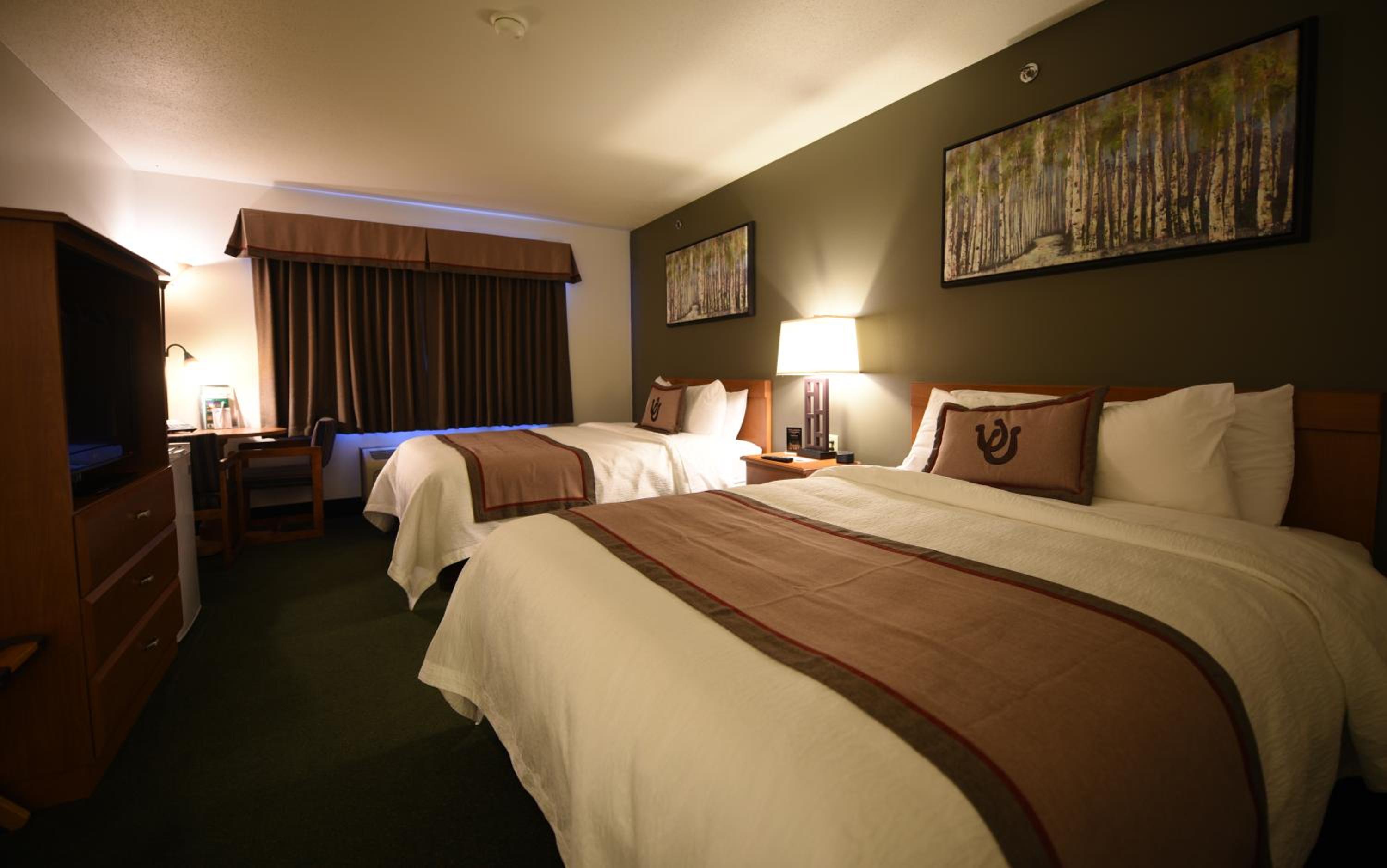 Standard Queen Room with Two Queen Beds photo 1