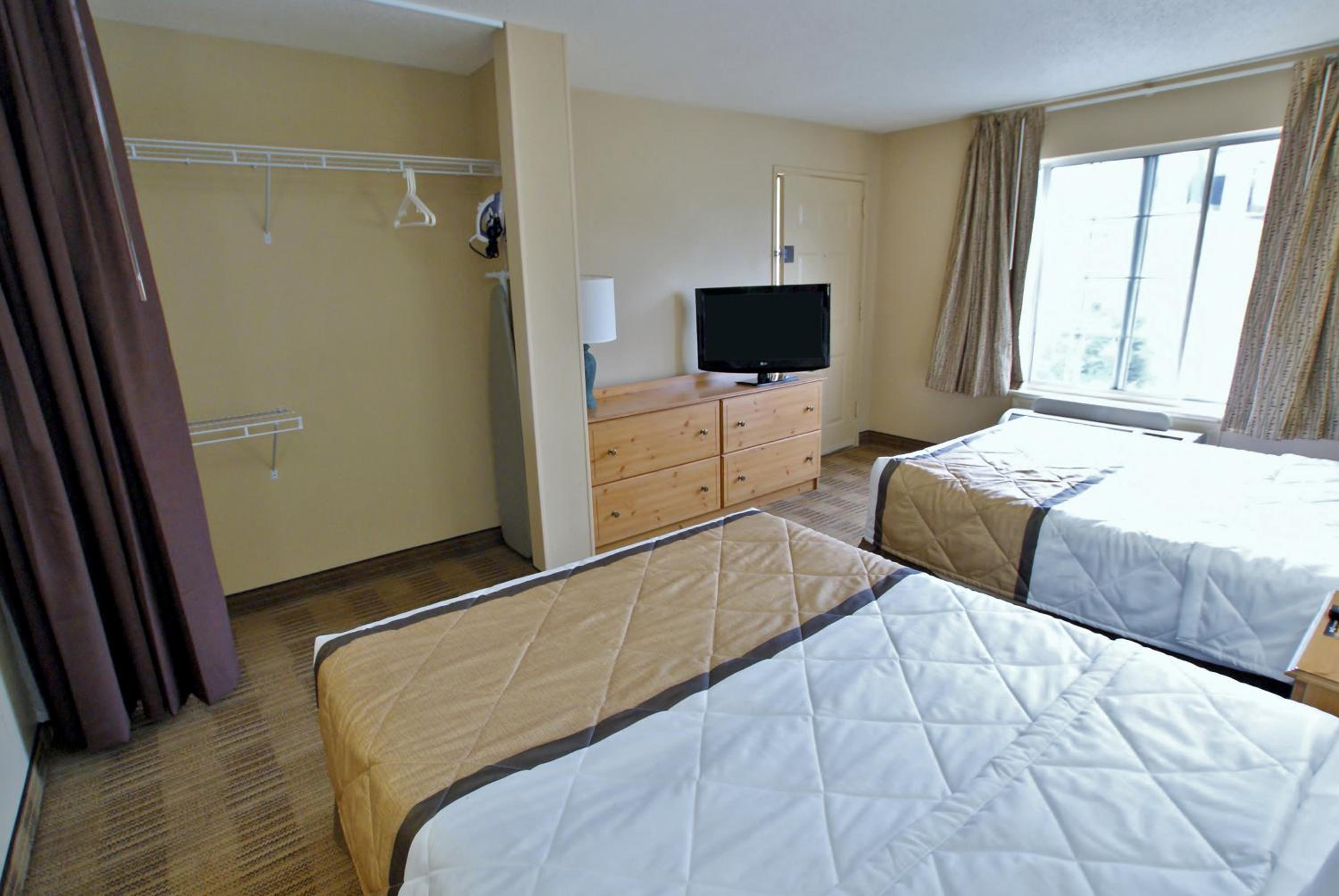 Studio with 2 Queen Beds - Non-Smoking - Photo 7
