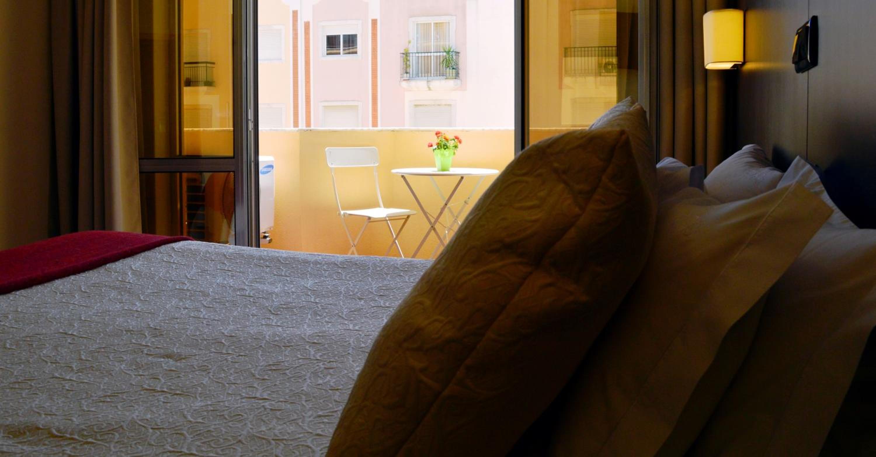 Standard Twin Room - Photo 9