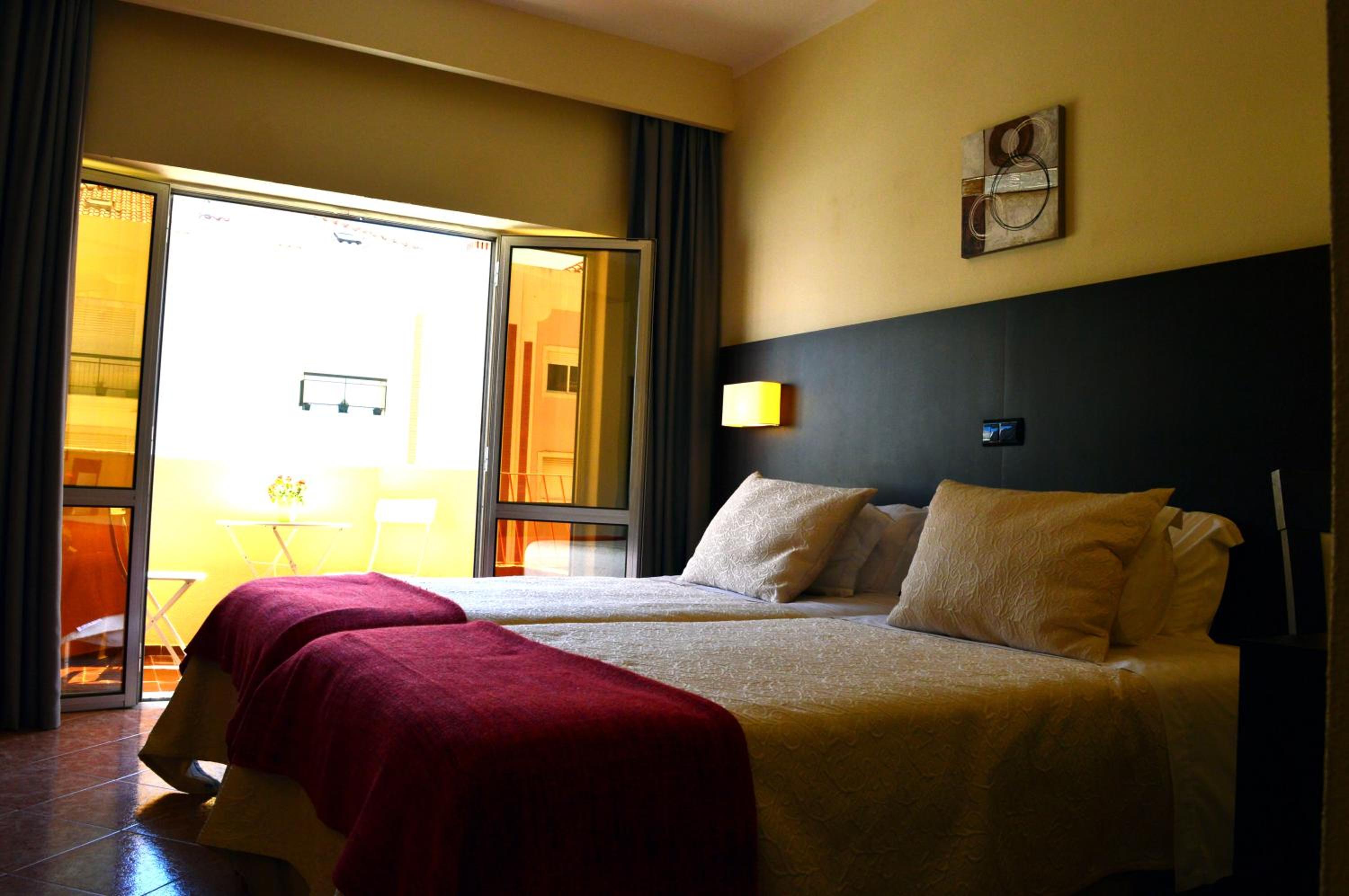 Standard Twin Room - Photo 7
