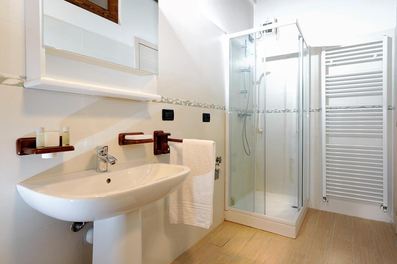 Apartment with Balcony - Photo 6